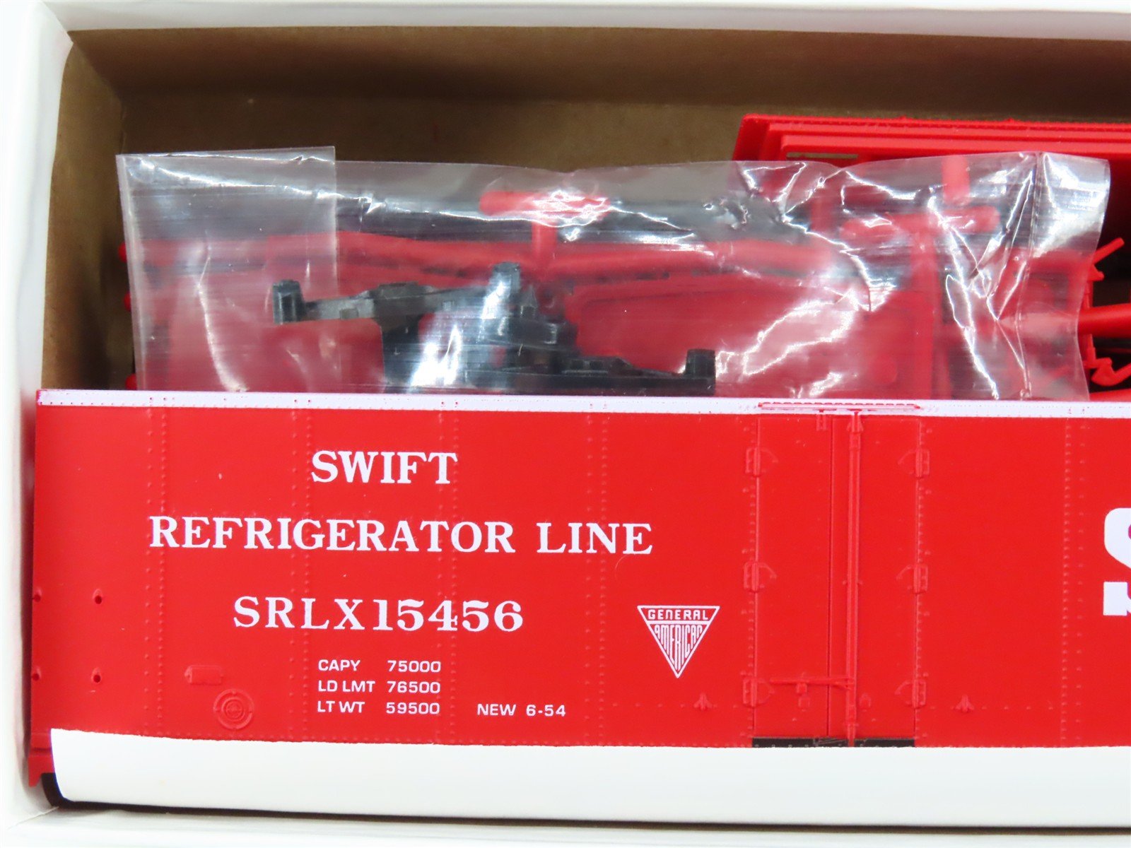 HO InterMountain Kit 40506-08 SRLX Swift Steel Sided Ice Bunker Reefer #15456