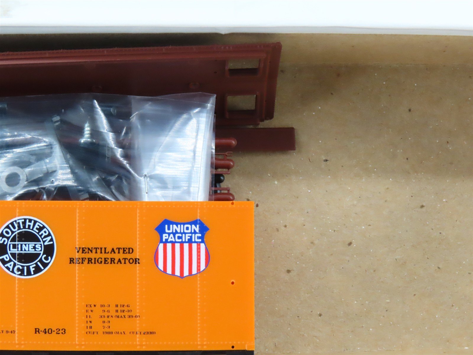 HO Scale InterMountain Kit 40501-12 SP UP PFE Pacific Fruit Express Reefer 47700