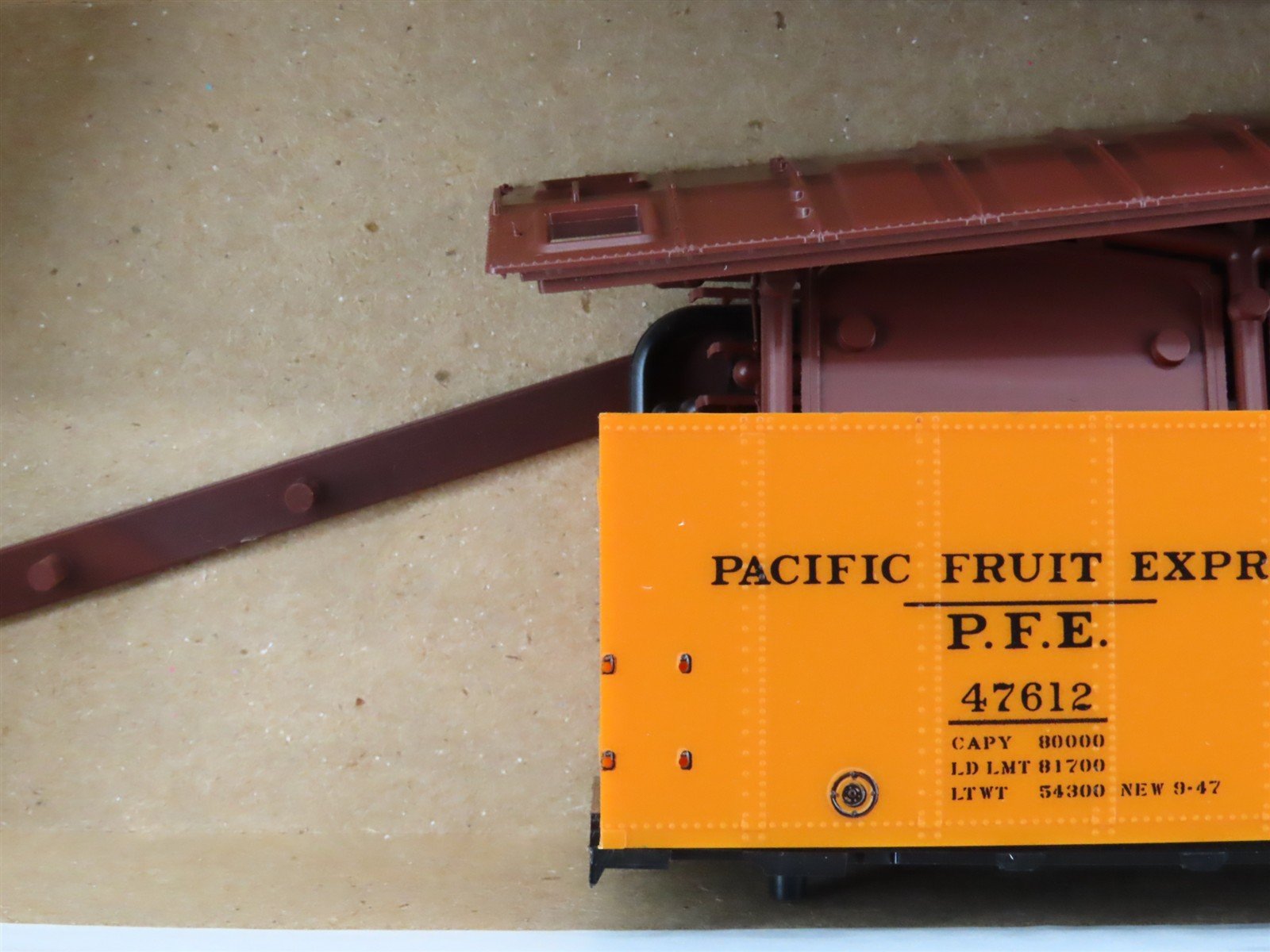 HO Scale InterMountain Kit 40501-09 SP UP PFE Pacific Fruit Express Reefer 47612