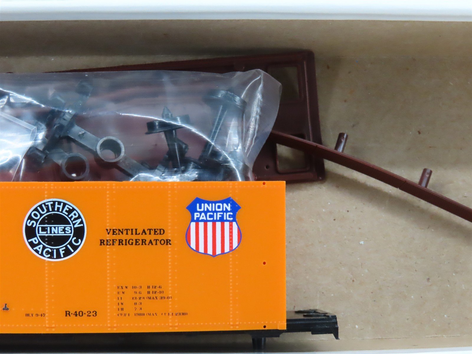 HO Scale InterMountain Kit 40501-23 SP UP PFE Pacific Fruit Express Reefer 48368