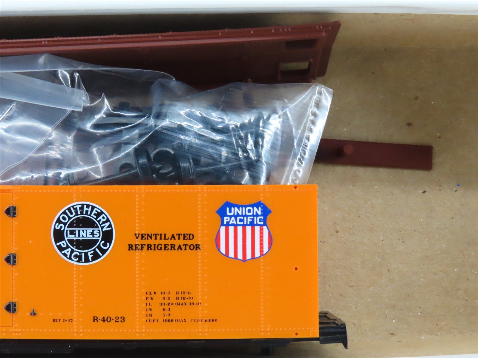 HO Scale InterMountain Kit 40501-24 SP UP PFE Pacific Fruit Express Reefer 48403