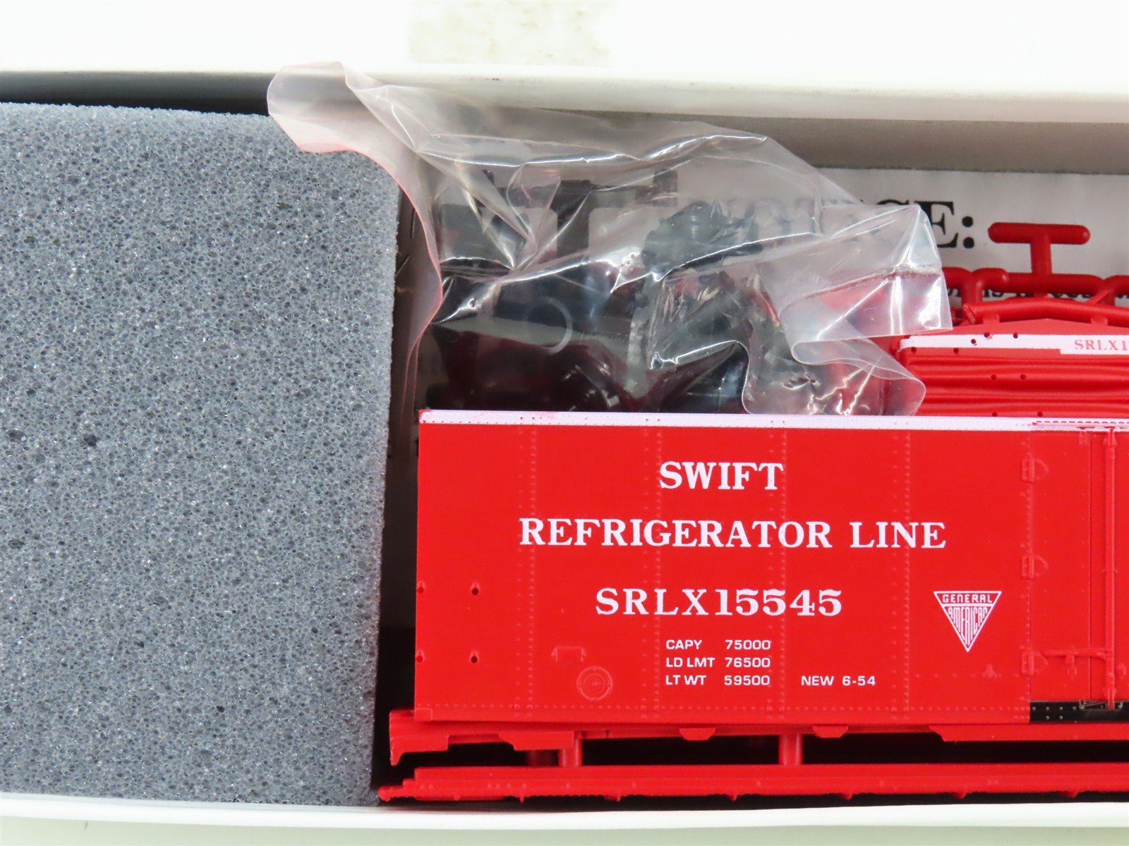 HO InterMountain Kit 40506-09 SRLX Swift Steel Sided Ice Bunker Reefer #15545