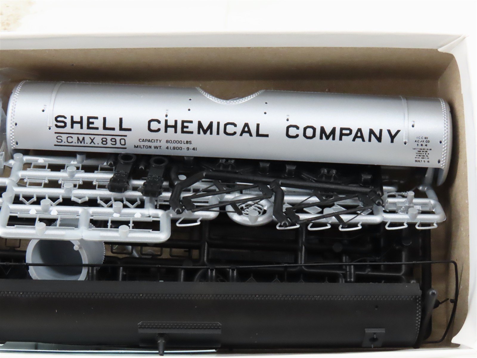 HO Scale InterMountain Kit 41302-01 SCMX Shell Chemical Single DomeTank Car #890