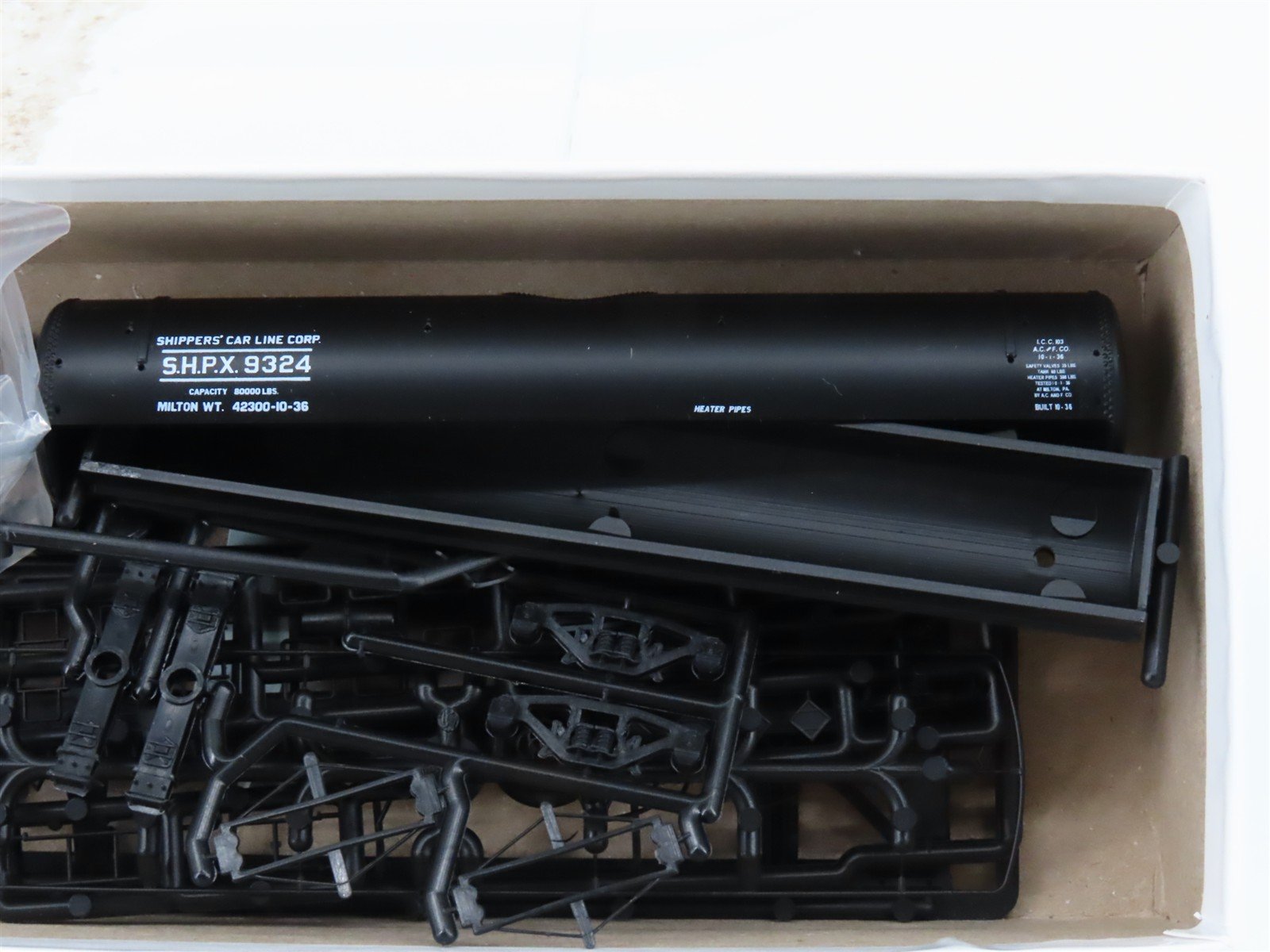 HO Scale InterMountain Kit 41304-03 SHPX Shippers Single Dome Tank Car #9324