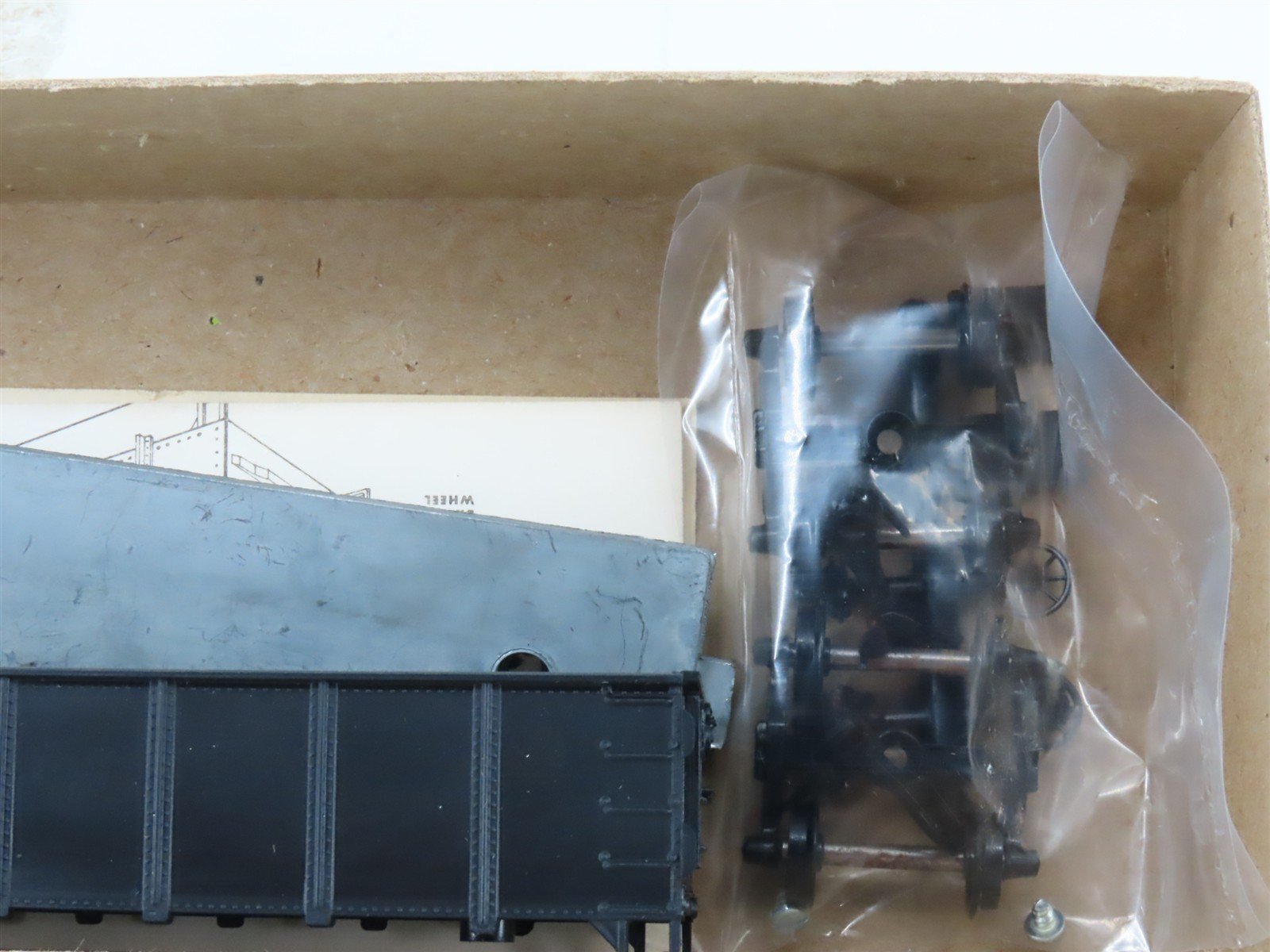 HO Scale Roundhouse Kit 1340 Black Unlettered High Side Gondola