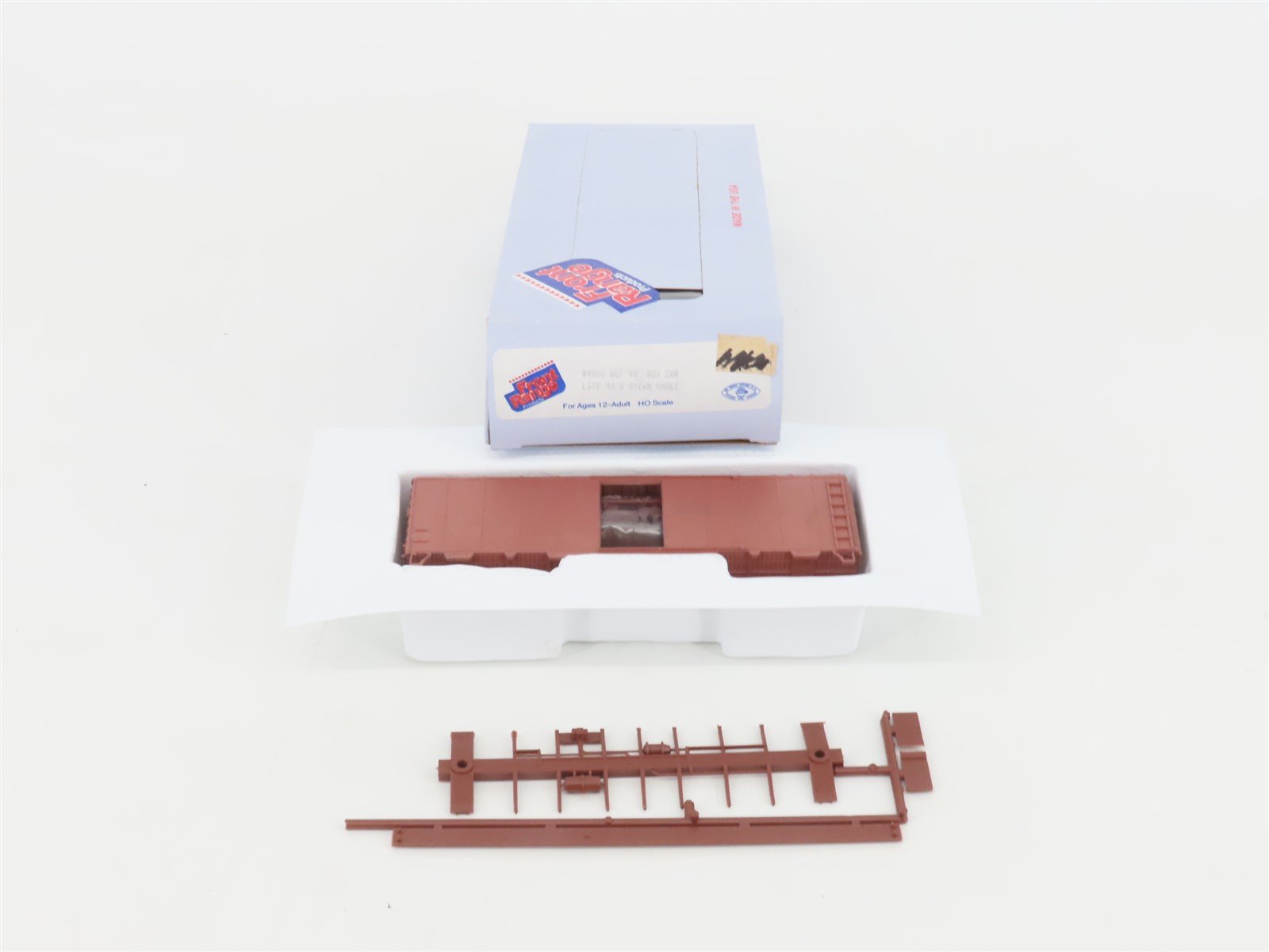 HO Scale Front Range Kit #4800 Undeocrated 40' Single Door Box Car
