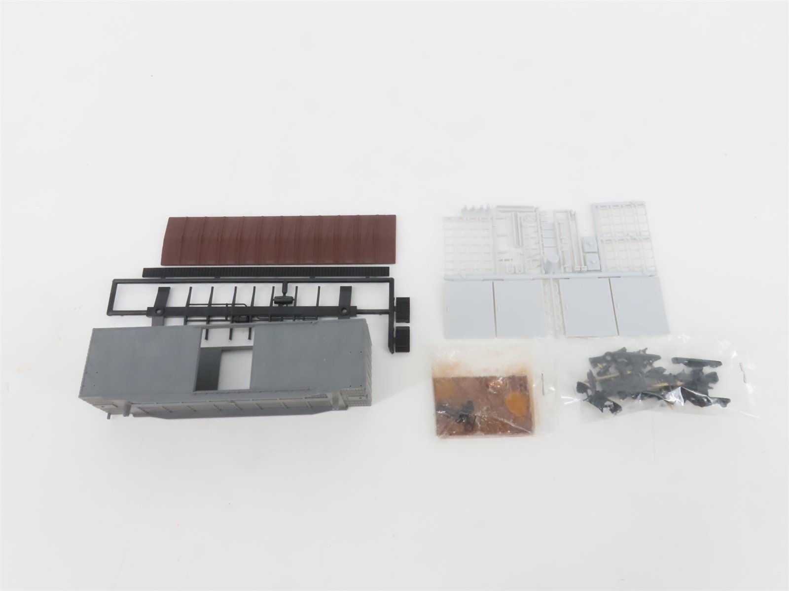 HO Scale Front Range Kit #4070 Undecorated 40' Single Door Box Car