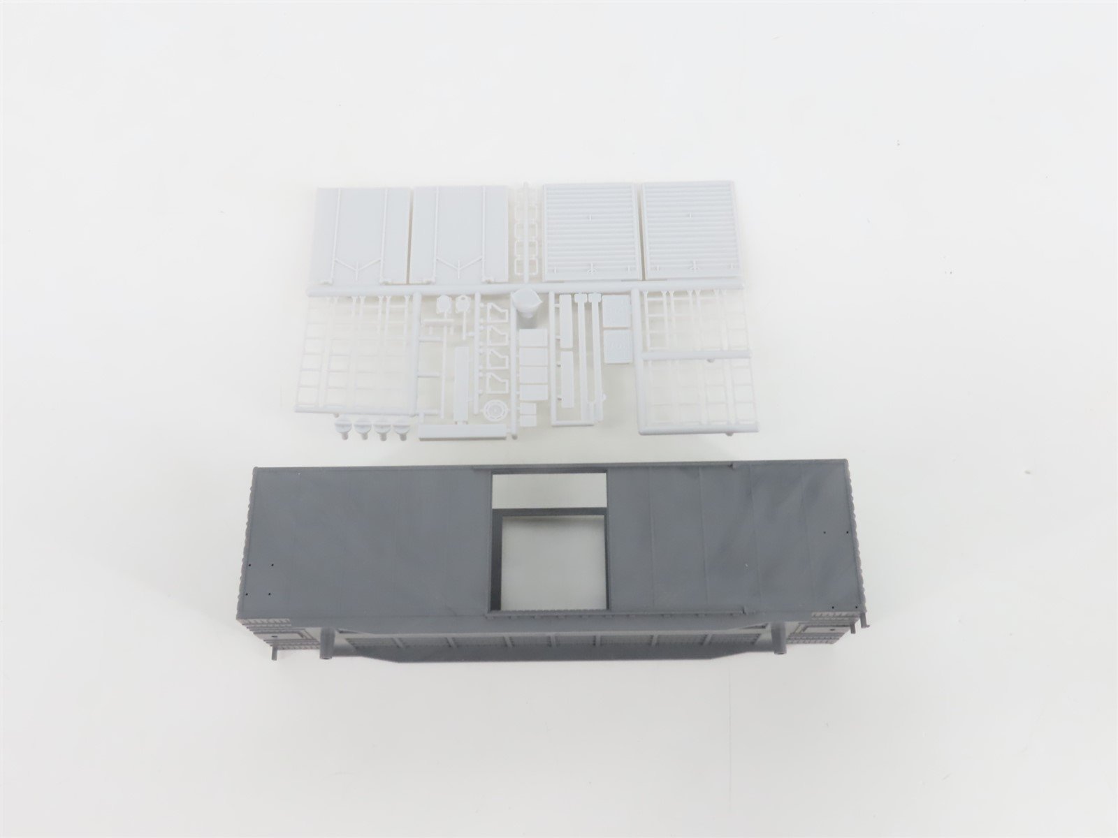 HO Scale Front Range Kit #4070 Undecorated Single Door 40' Box Car