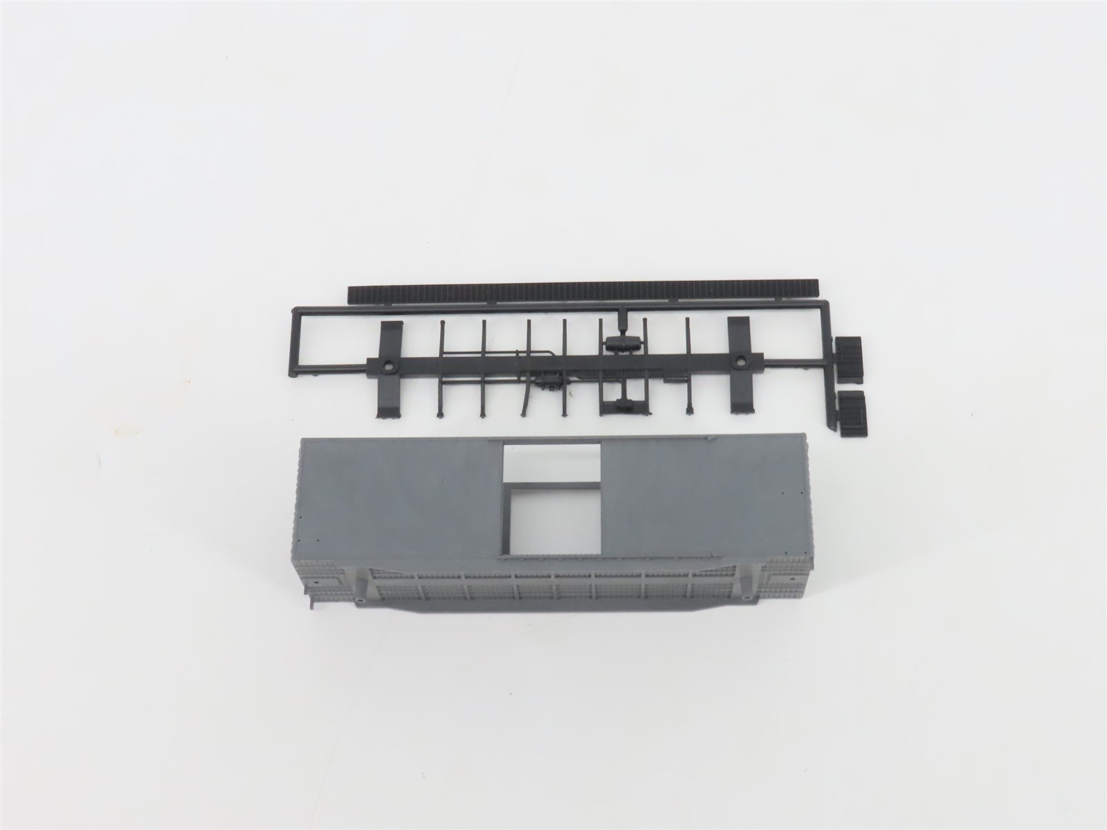 HO Scale Front Range Kit #4070 Undecorated 40' Single Door Box Car