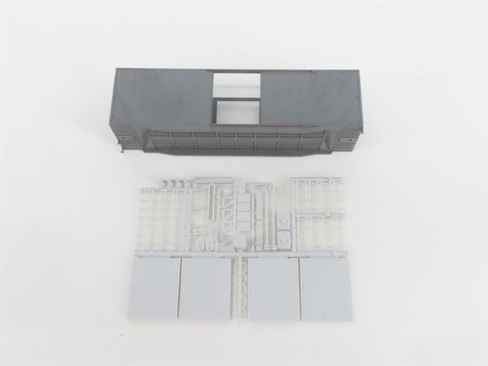 HO Scale Front Range Kit #4070 Undecorated 40' Single Door Box Car