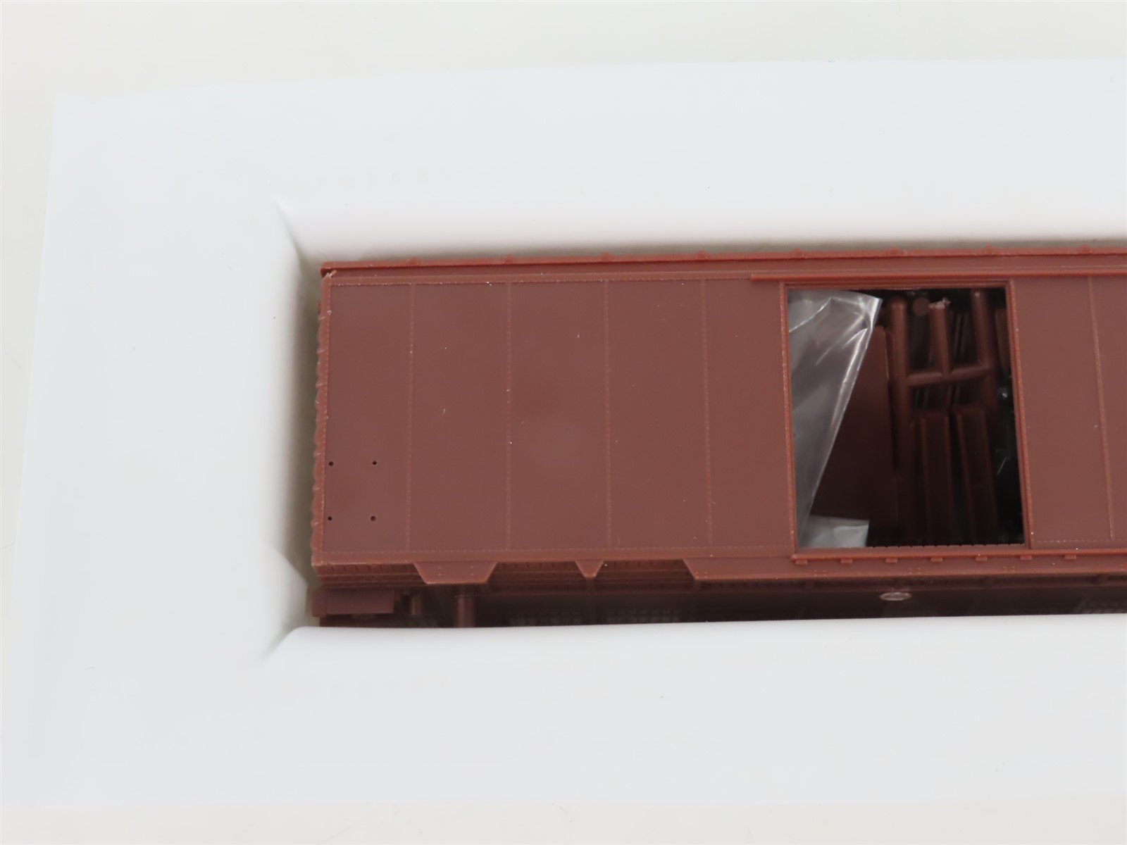HO Scale Front Range Kit #4070 Undecorated 40' Single Door Box Car