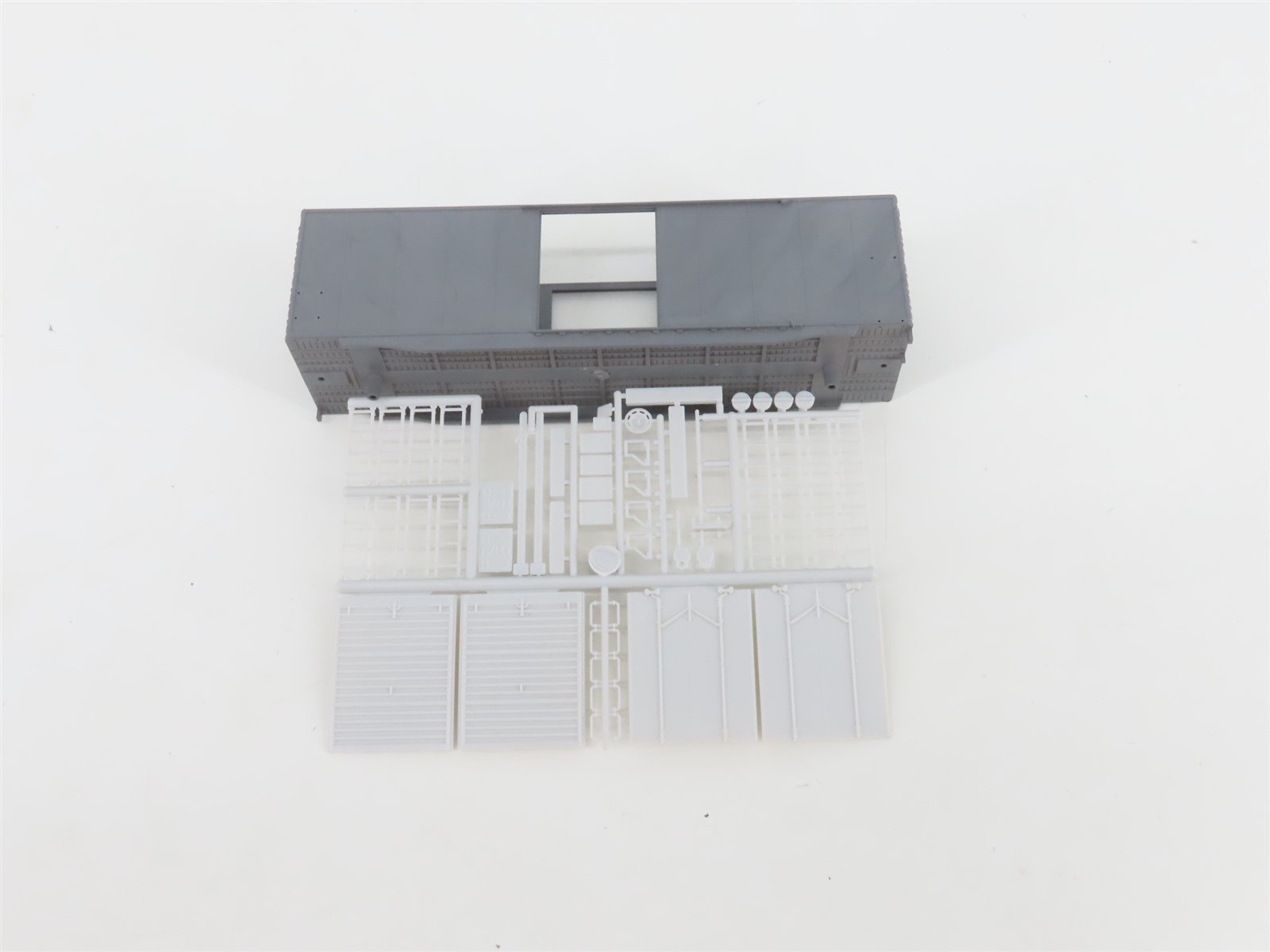 HO Scale Front Range Kit #4070 Undecorated 40' Single Door Box Car