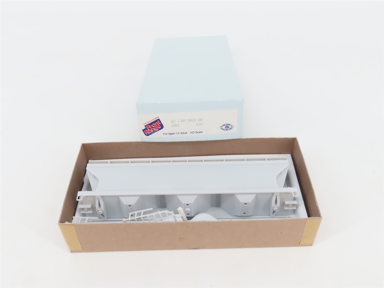 HO Scale Front Range Kit #4300 Undecorated 3-Bay Covered Grain Hopper Car
