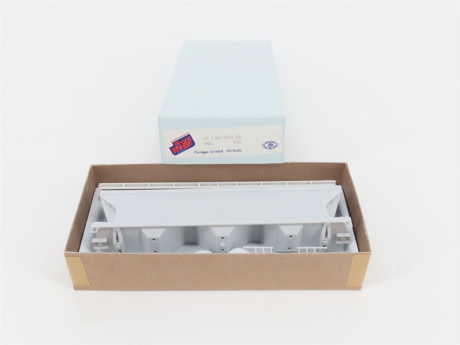 HO Scale Front Range Kit #4300 Undecorated 3-Bay Covered Grain Hopper Car