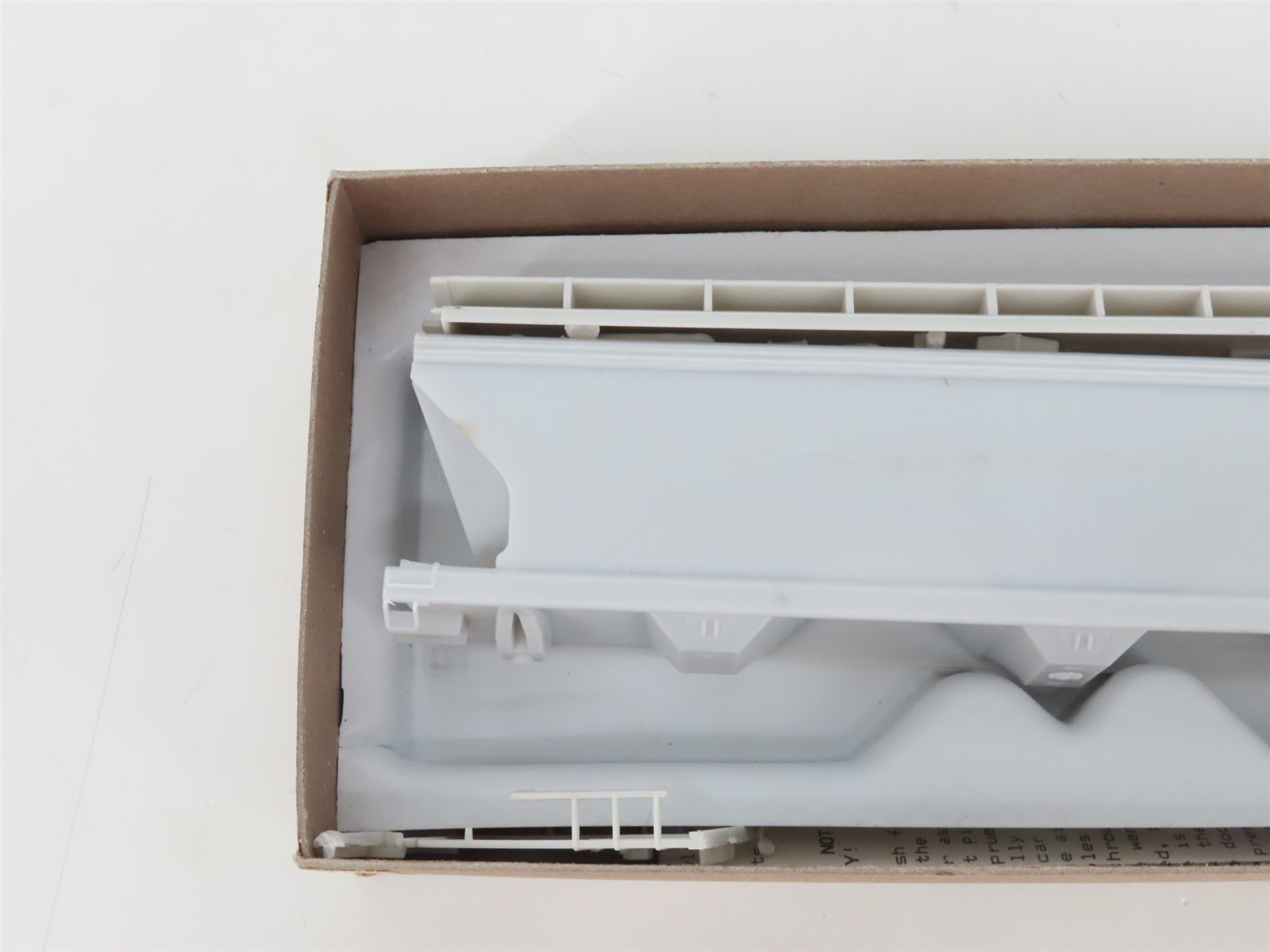 HO Scale Front Range Kit #4300 Undecorated 3-Bay Covered Grain Hopper Car