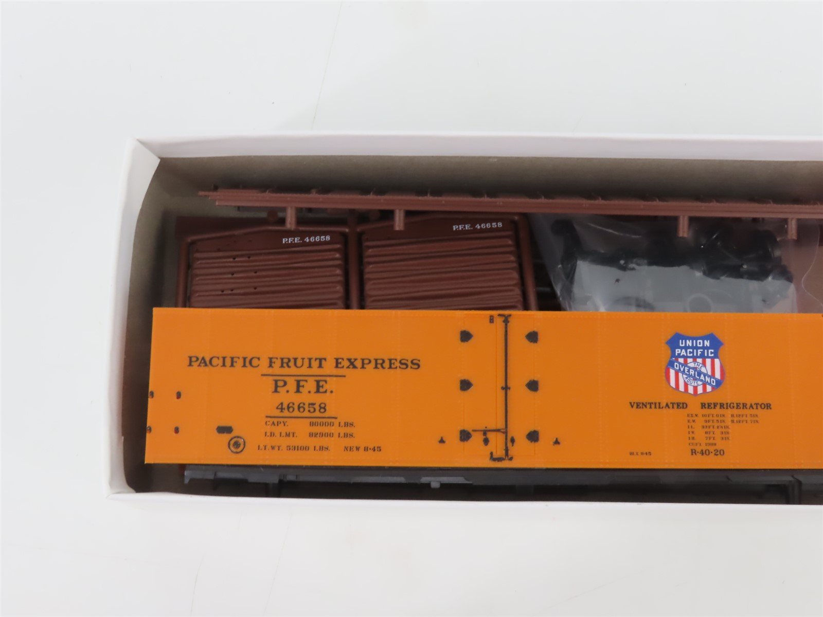 HO Scale InterMountain Kit 40509-36 PFE Pacific Fruit Express Reefer #46658