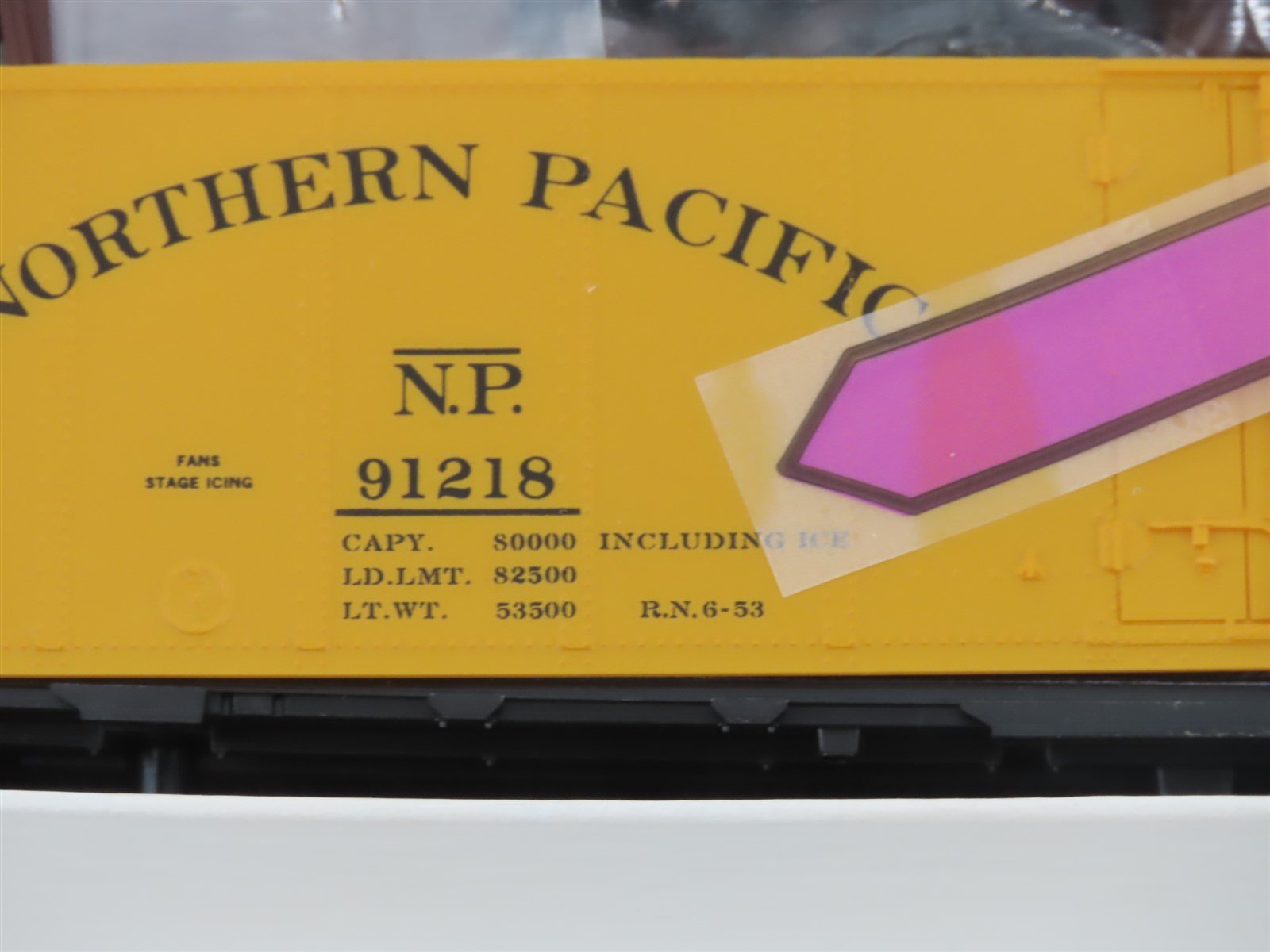 HO Scale InterMountain Kit 40502-10 NP Northern Pacific Railroad Reefer #91218
