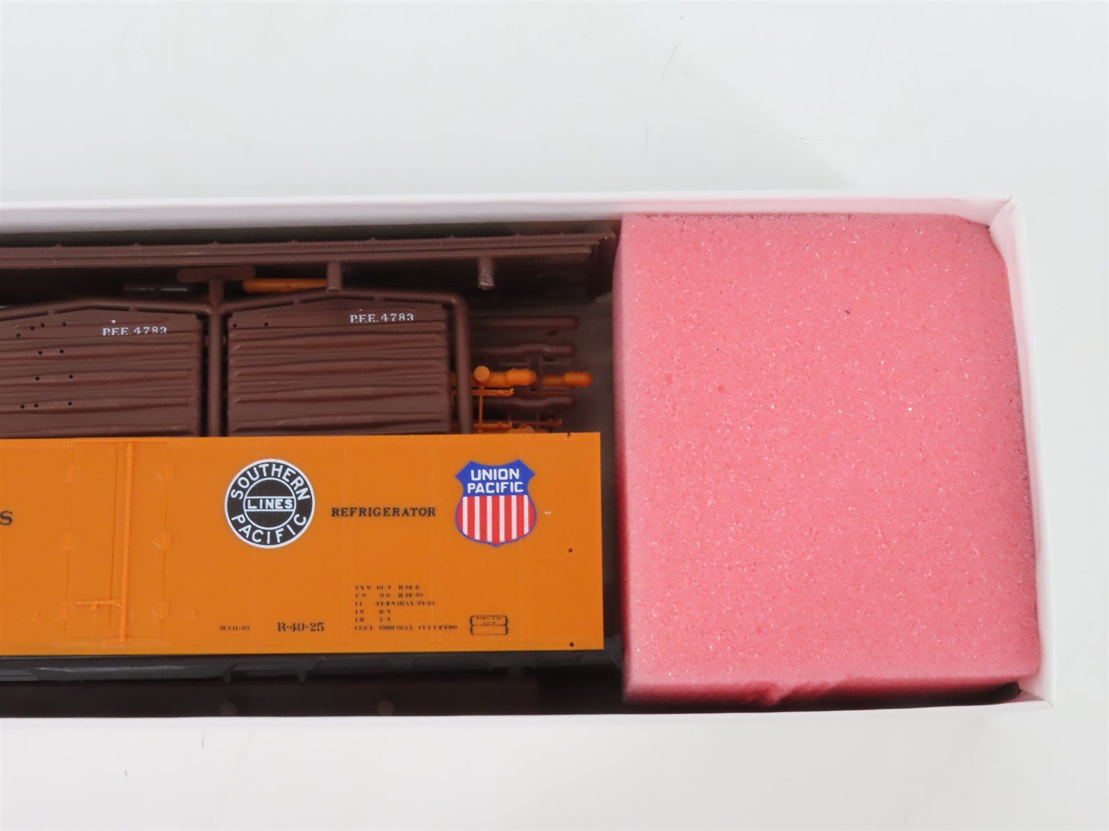 HO Scale InterMountain Kit SP UP PFE Pacific Fruit Express Reefer #4783