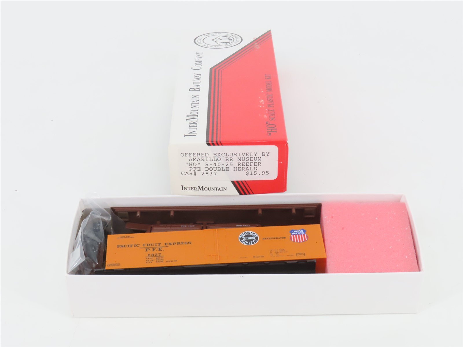 HO Scale InterMountain Kit SP UP PFE Pacific Fruit Express Reefer #2837
