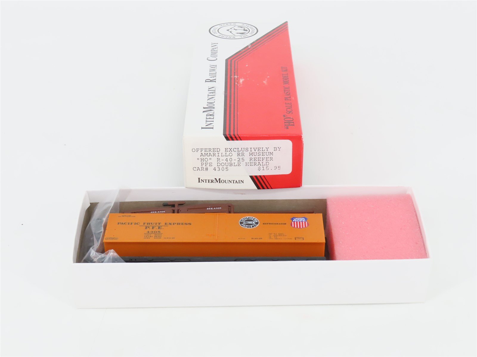 HO Scale InterMountain Kit SP UP PFE Pacific Fruit Express Reefer #4305