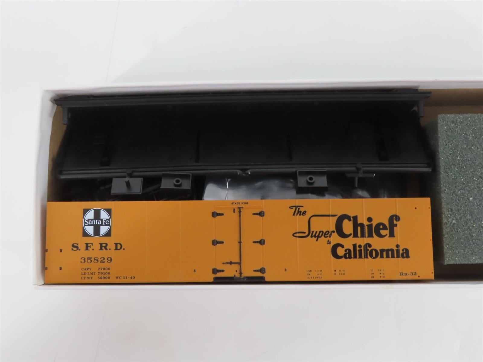 HO Scale InterMountain Kit SFRD Santa Fe Super Chief Railroad Reefer #35829