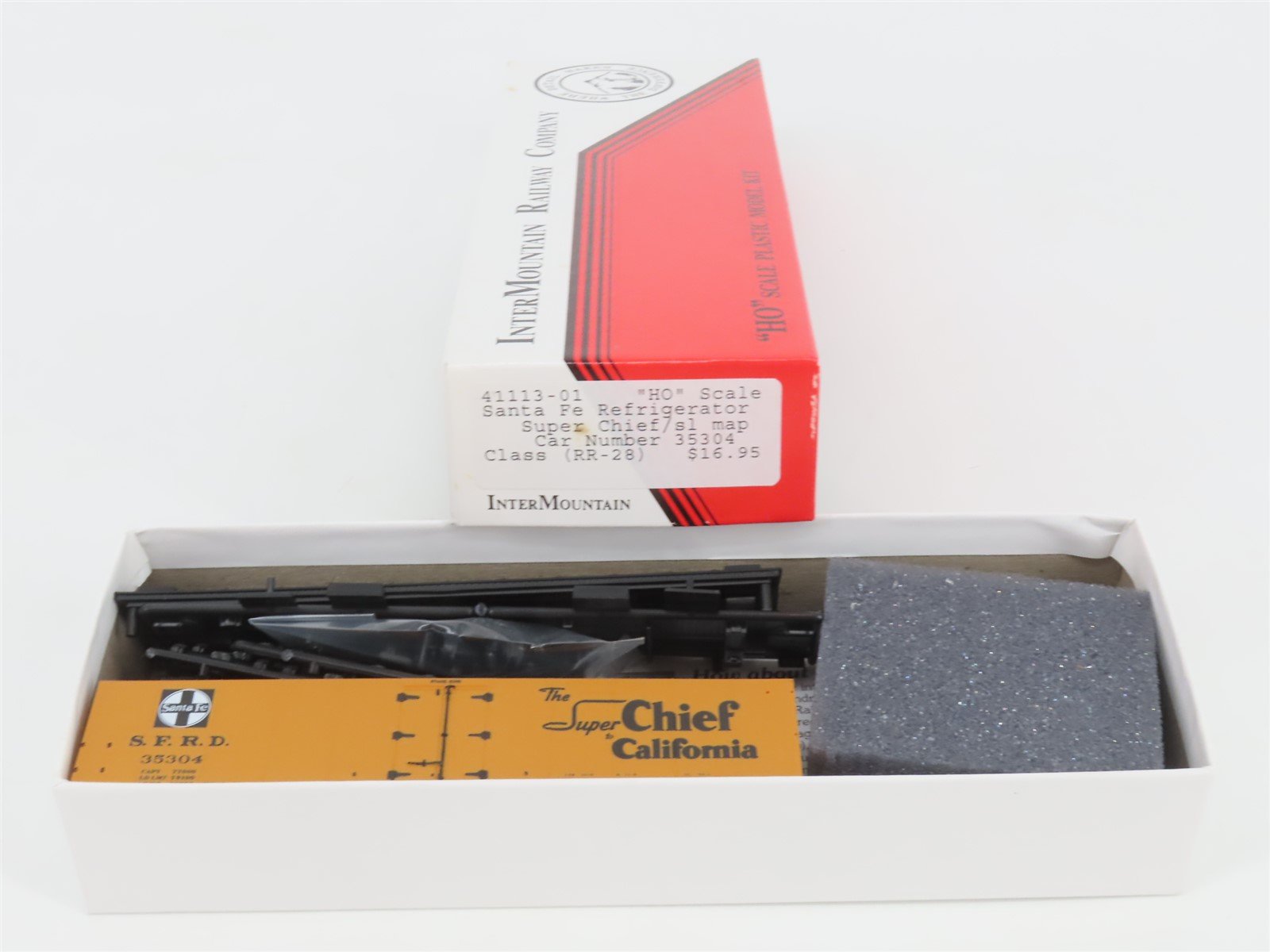 HO Scale InterMountain Kit 41113-01 SFRD Santa Fe Super Chief Reefer #35304