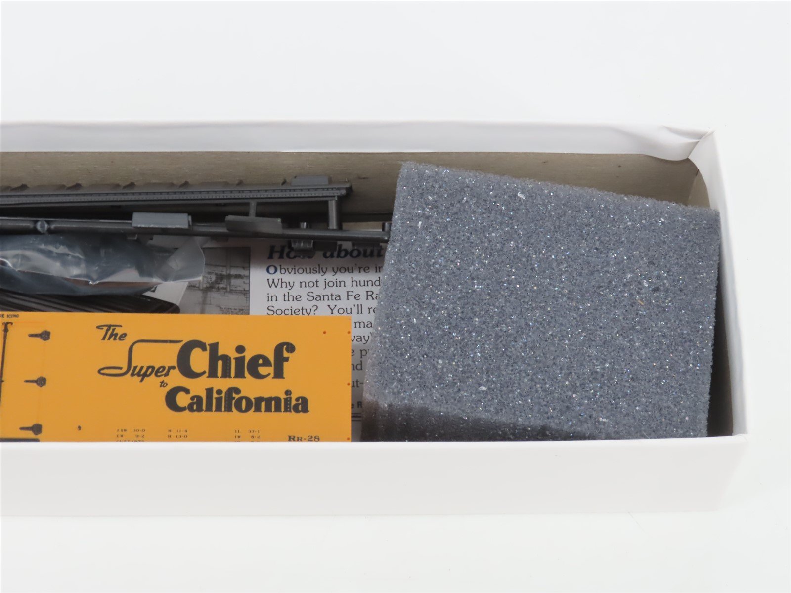HO Scale InterMountain Kit 41113-01 SFRD Santa Fe Super Chief Reefer #35304