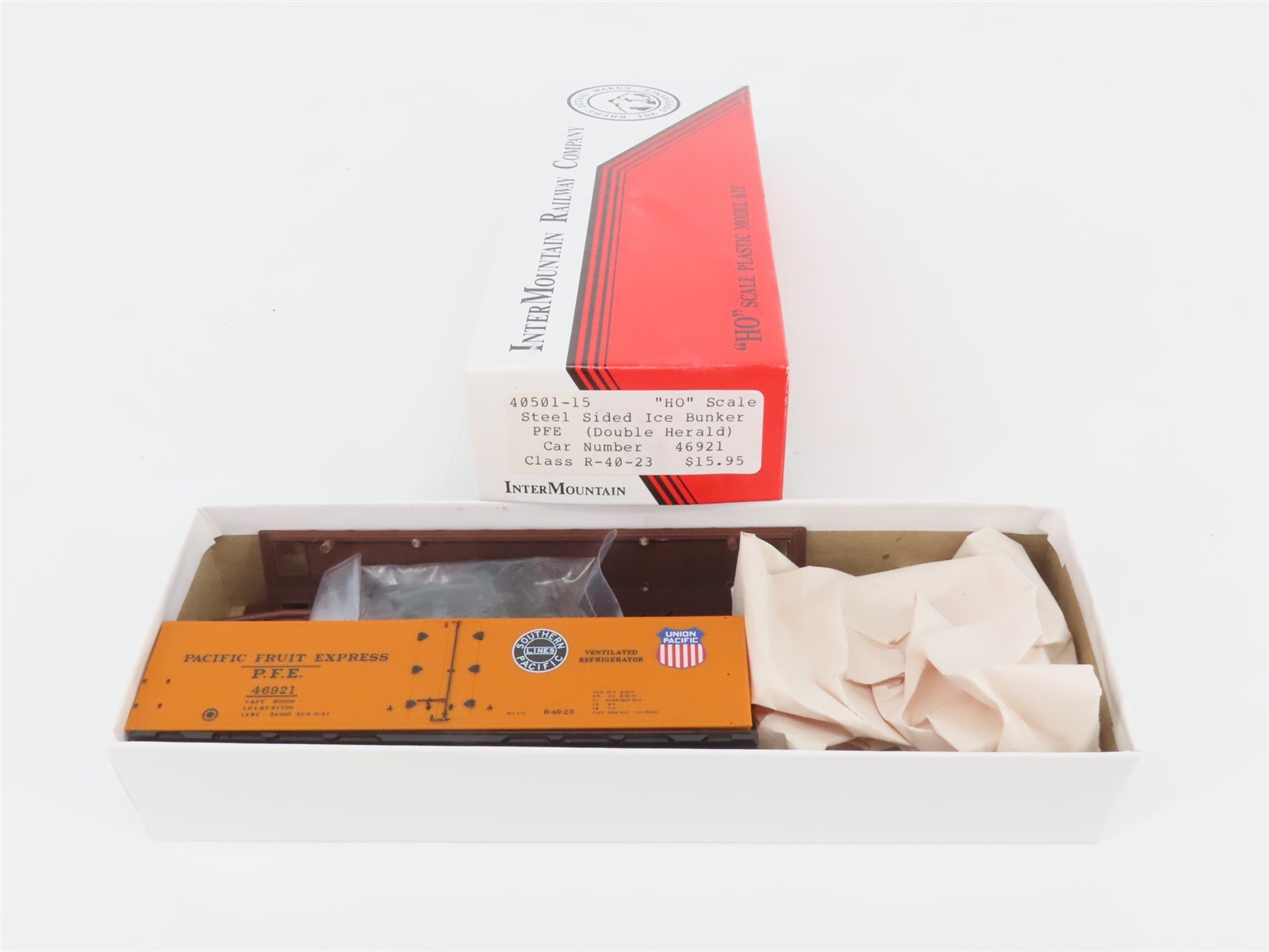 HO InterMountain Kit 40501-15 SP UP PFE Pacific Fruit Express Reefer #46921