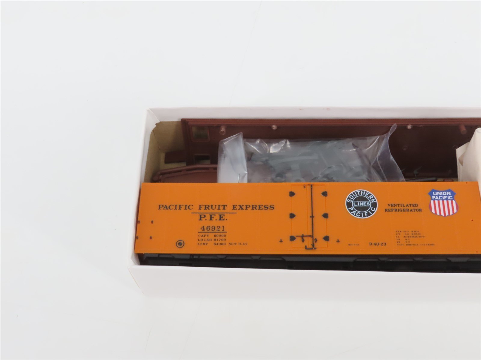 HO InterMountain Kit 40501-15 SP UP PFE Pacific Fruit Express Reefer #46921
