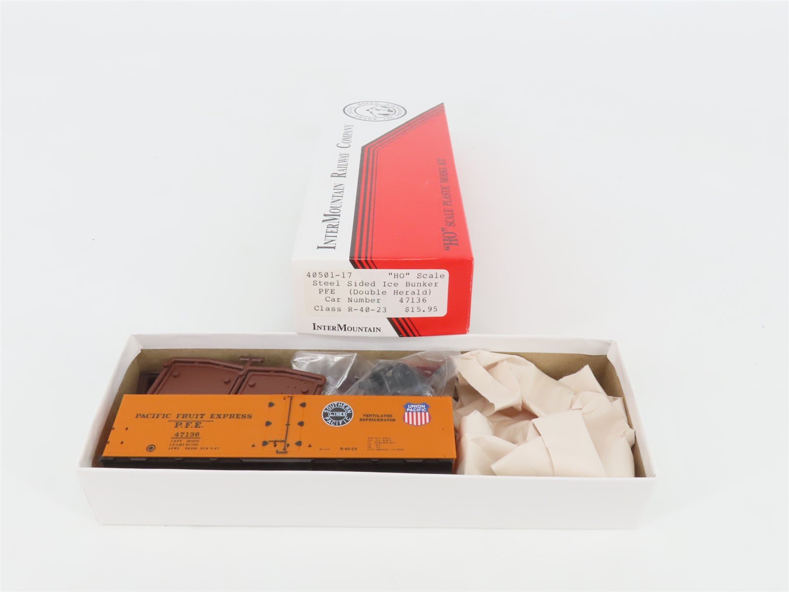 HO InterMountain Kit 40501-17 SP UP PFE Pacific Fruit Express Reefer #47136