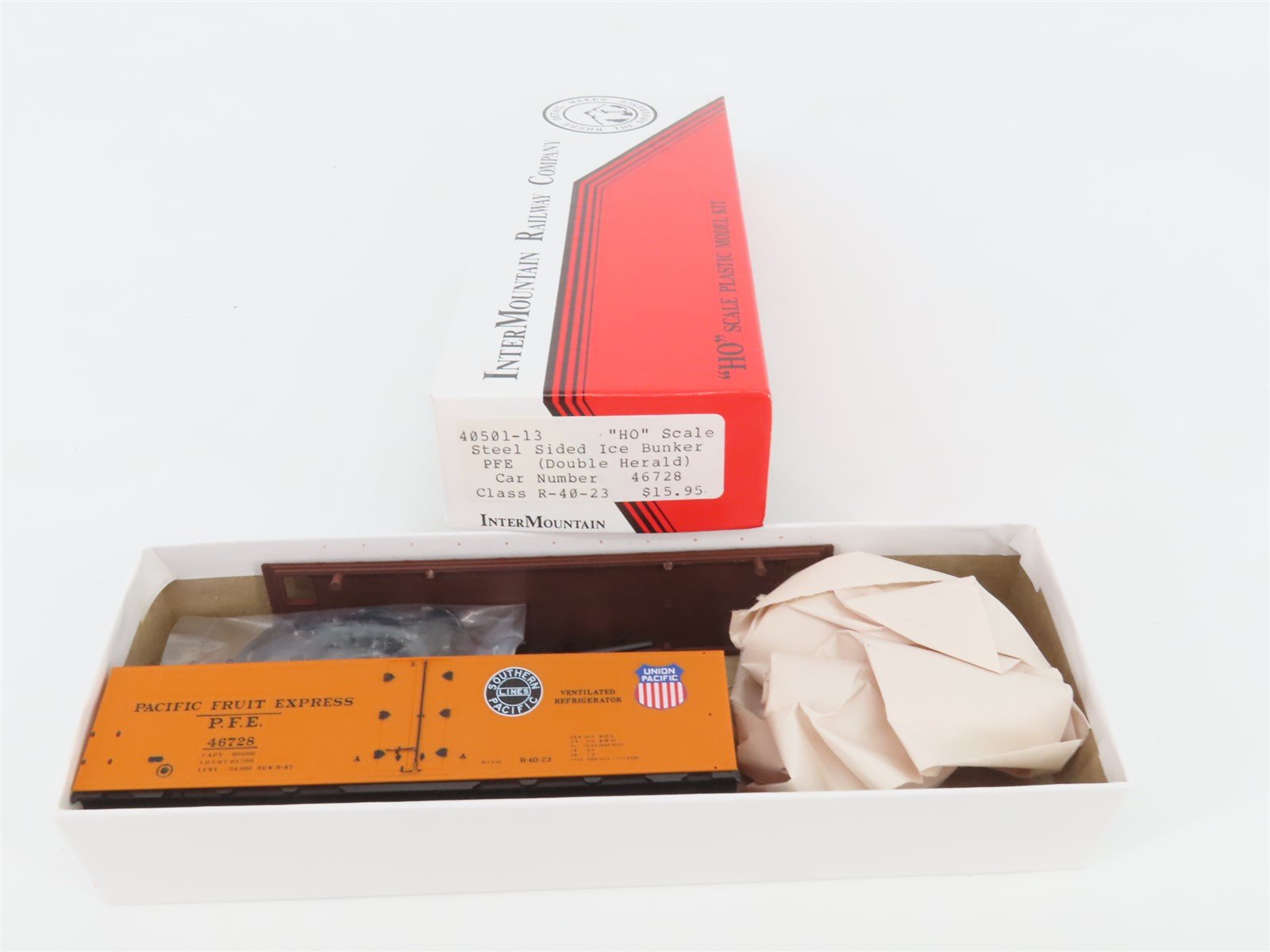 HO Scale InterMountain Kit 40501-13 PFE Pacific Fruit Express Reefer #46728