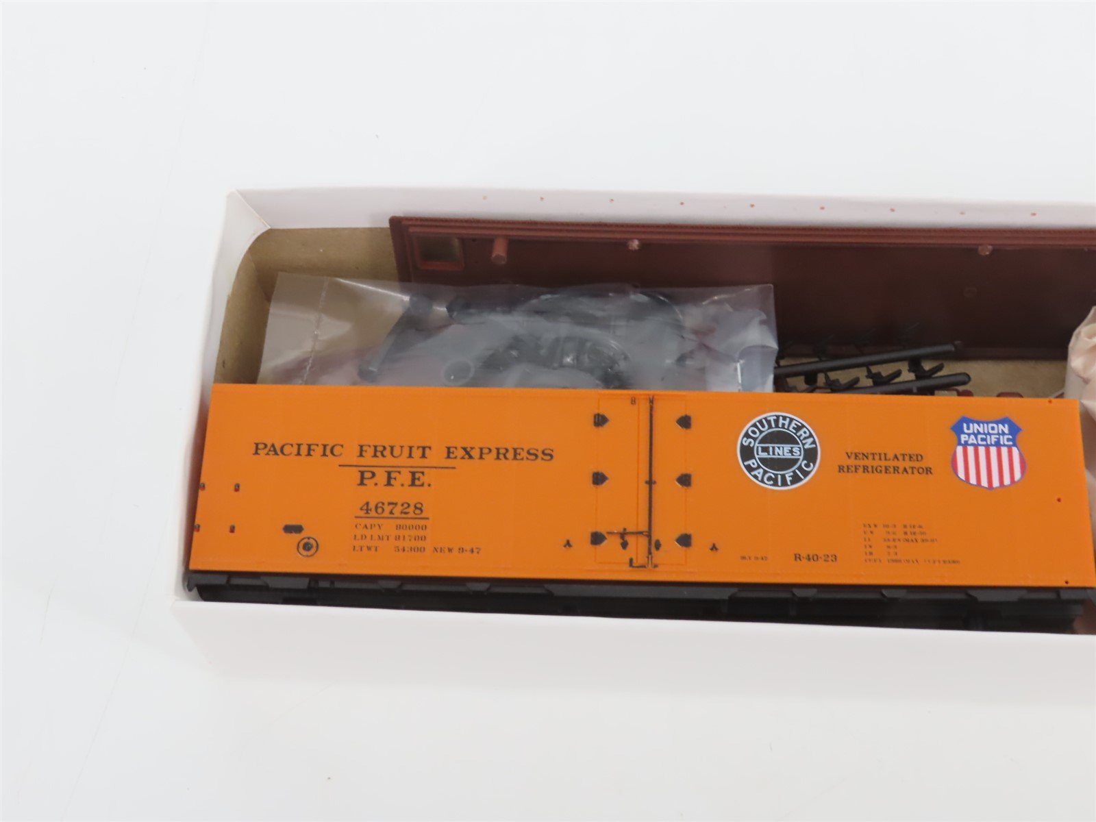 HO Scale InterMountain Kit 40501-13 PFE Pacific Fruit Express Reefer #46728