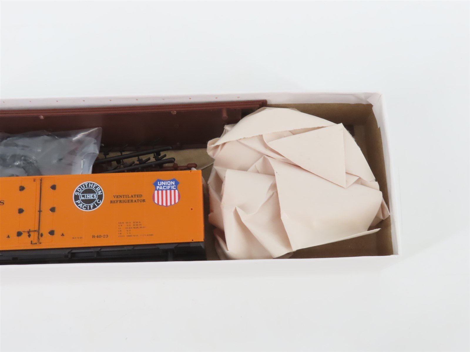 HO Scale InterMountain Kit 40501-13 PFE Pacific Fruit Express Reefer #46728
