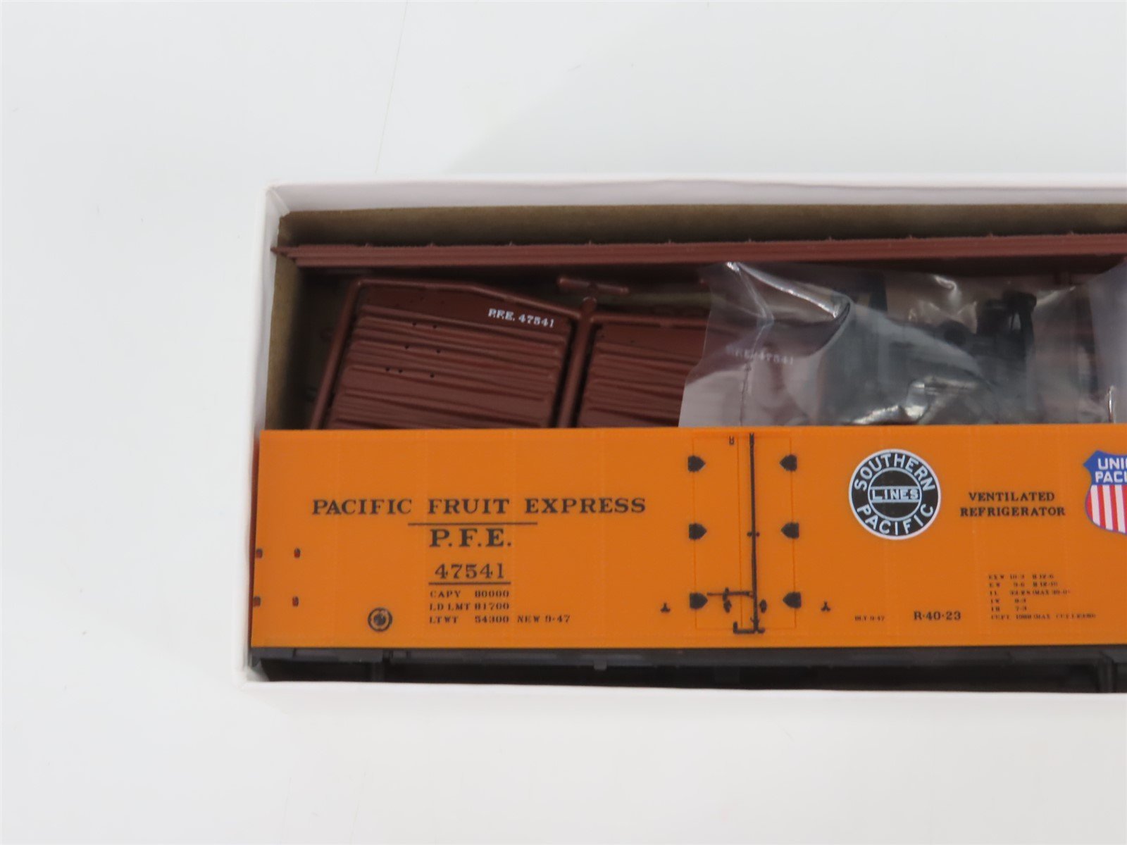 HO InterMountain Kit 40501-07 SP UP PFE Pacific Fruit Express Reefer #47541