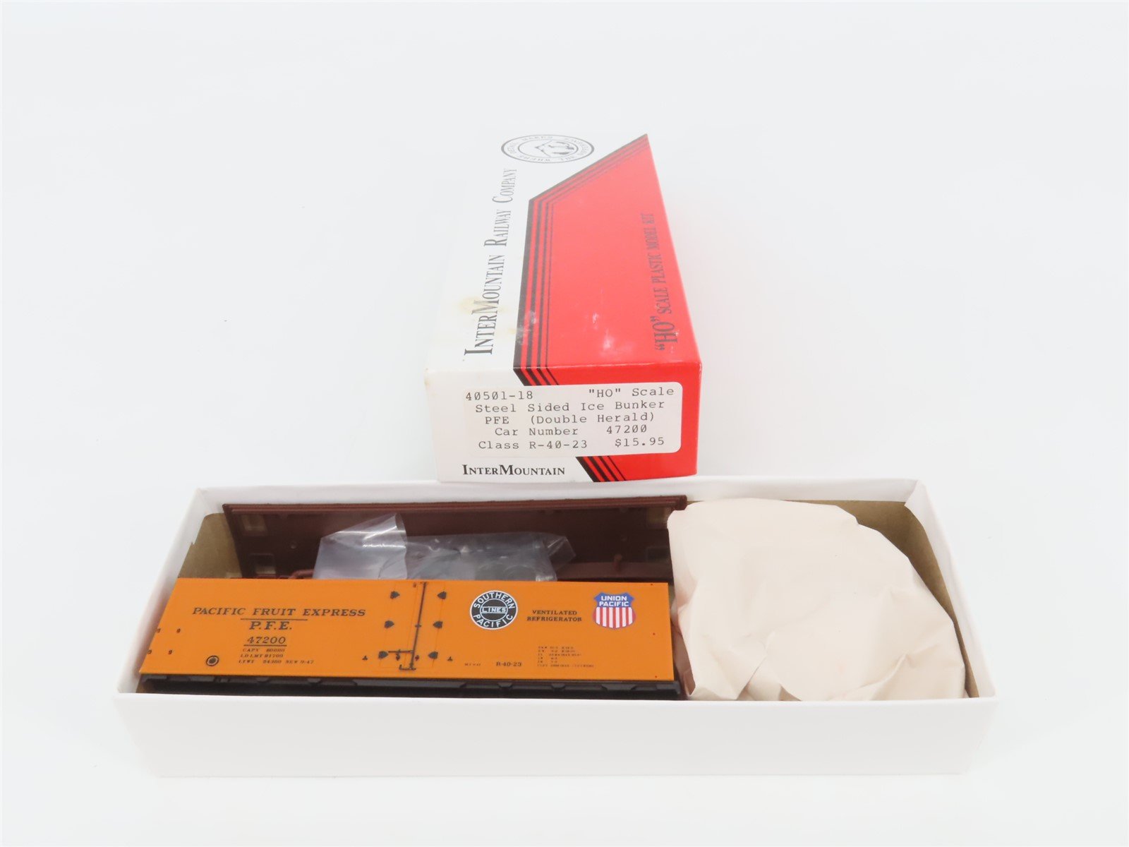 HO Scale InterMountain Kit 40501-18 SP UP PFE Pacific Fruit Express Reefer