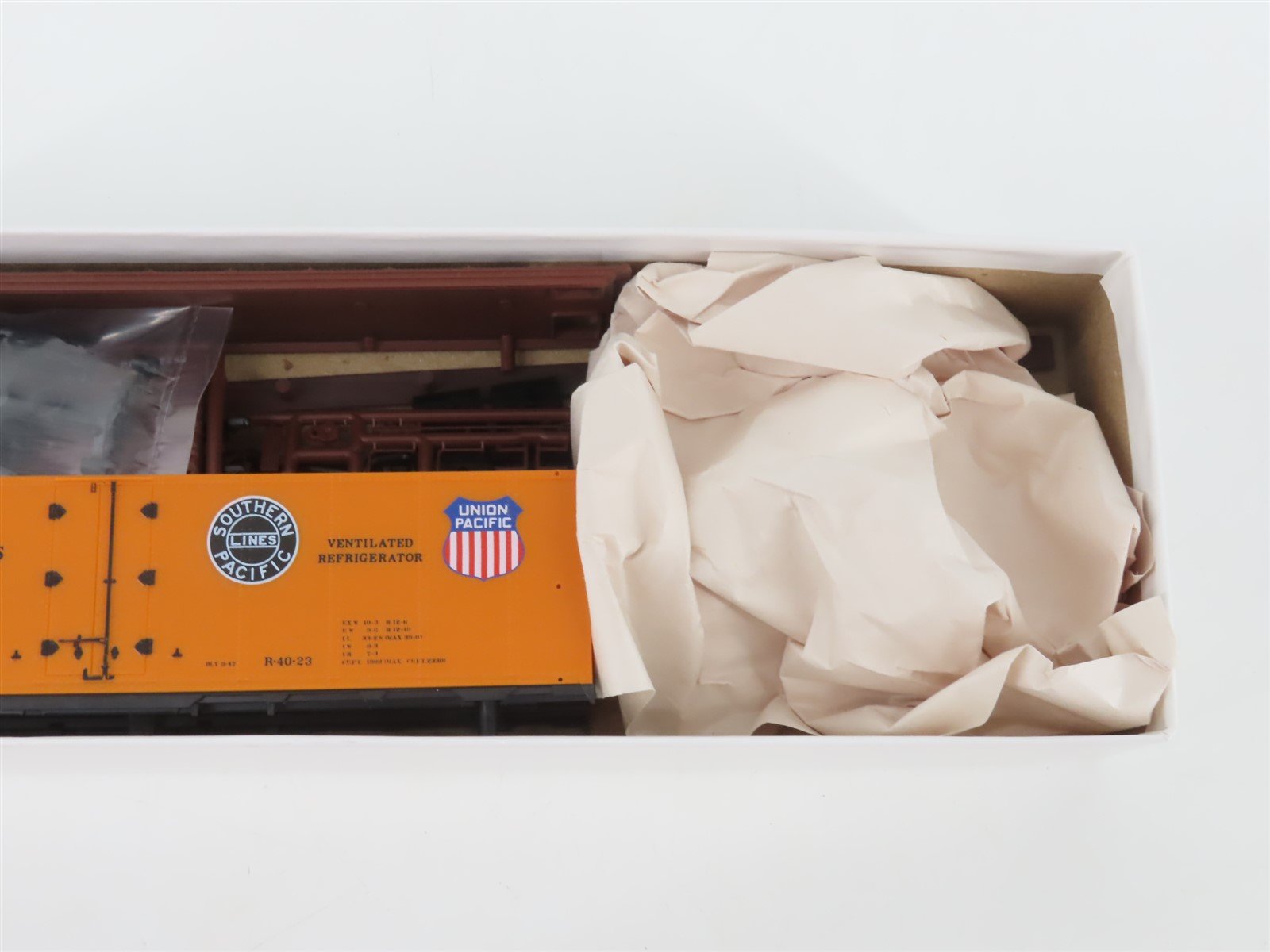 HO Scale InterMountain Kit 40501-02 PFE Pacific Fruit Express Reefer #47282