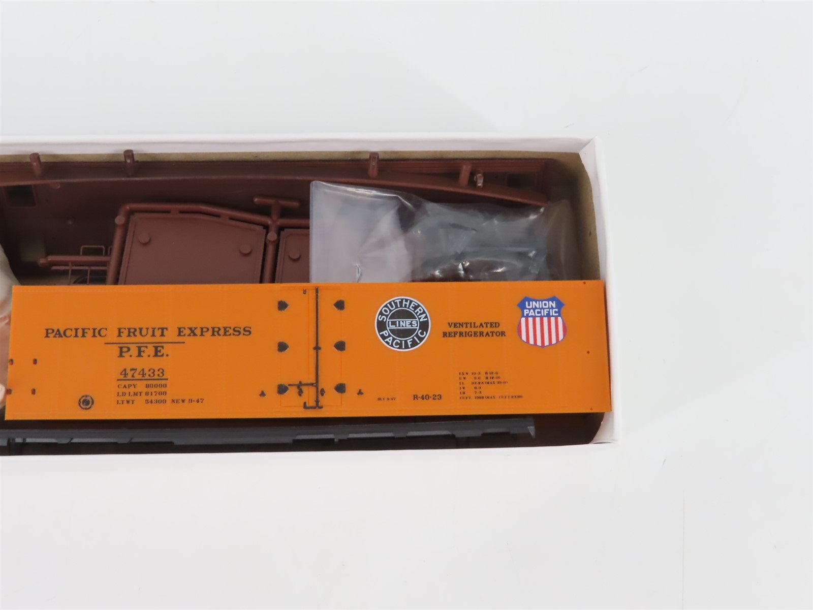 HO InterMountain Kit 40501-05 SP UP PFE Pacific Fruit Express Reefer #47433