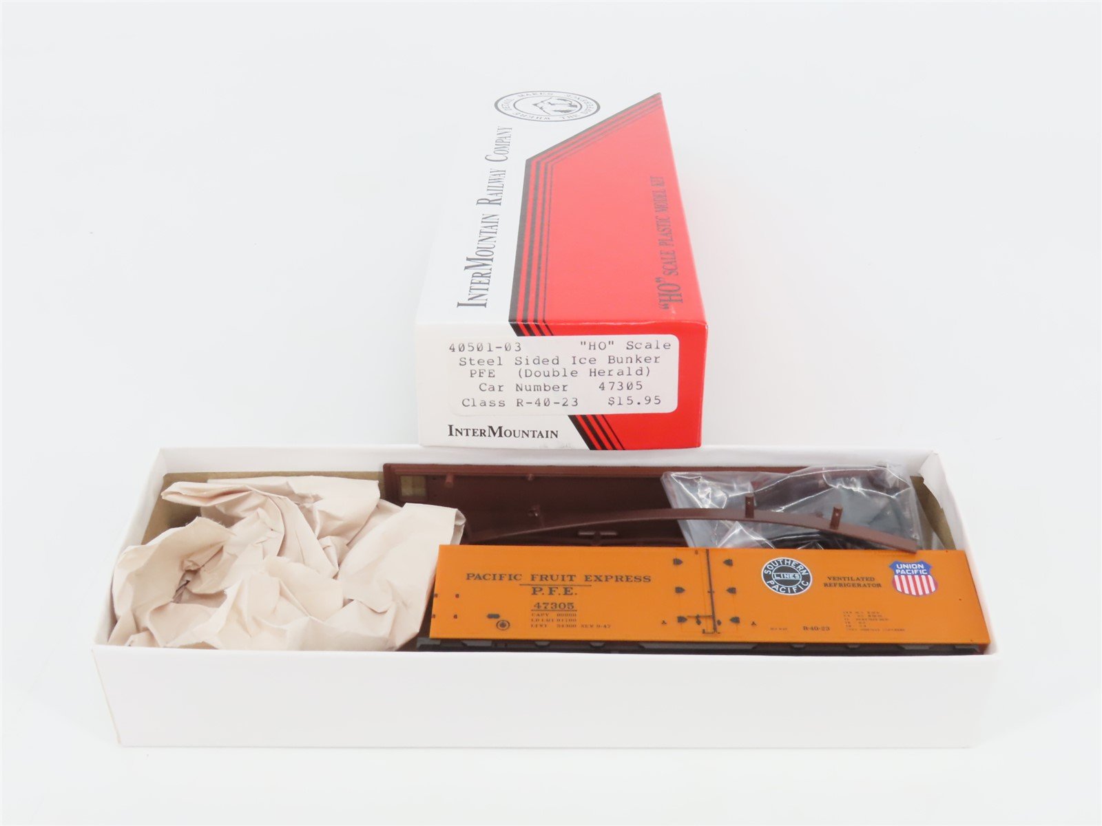 HO Scale InterMountain Kit 40501-03 PFE Pacific Fruit Express Reefer #47305