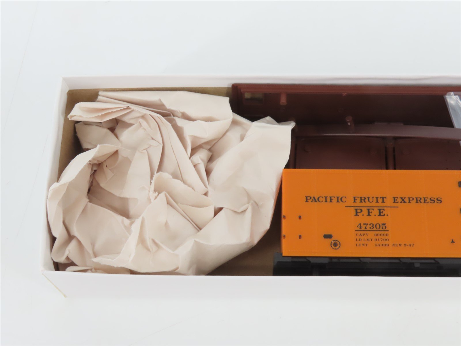 HO Scale InterMountain Kit 40501-03 PFE Pacific Fruit Express Reefer #47305