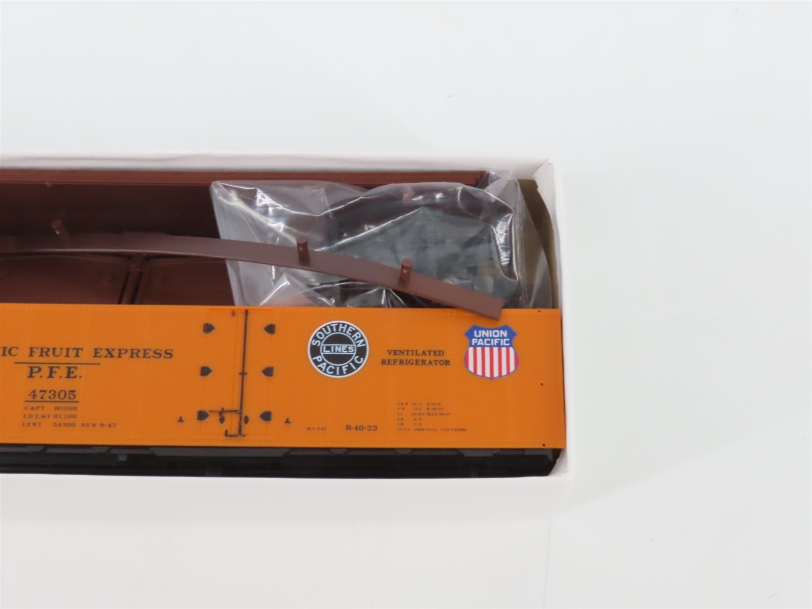 HO Scale InterMountain Kit 40501-03 PFE Pacific Fruit Express Reefer #47305