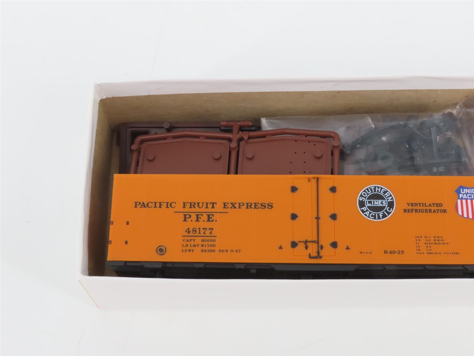 HO InterMountain Kit 40501-21 SP UP PFE Pacific Fruit Express Reefer #48177