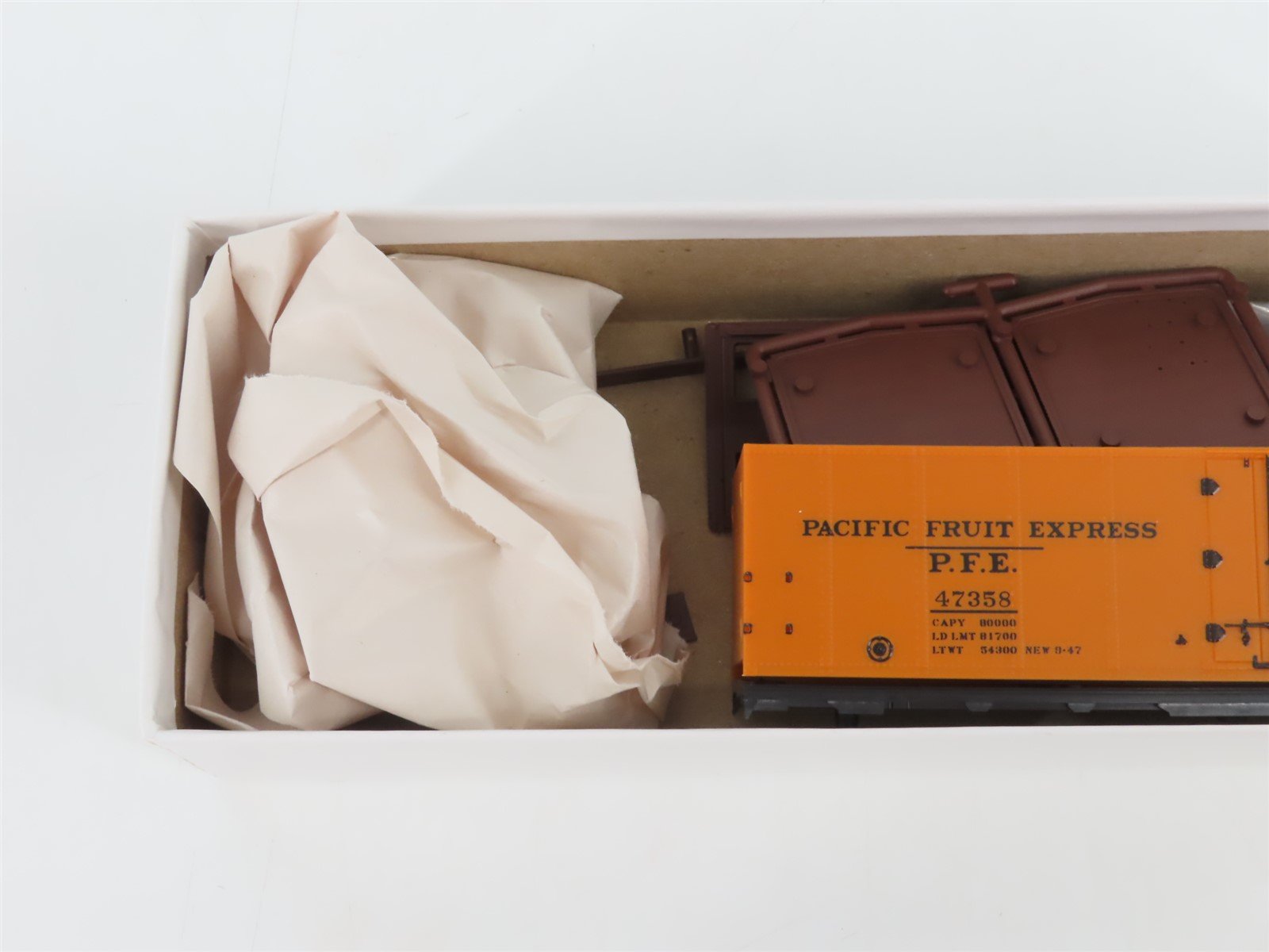HO Scale InterMountain Kit 40501-04 PFE Pacific Fruit Express Reefer #47358