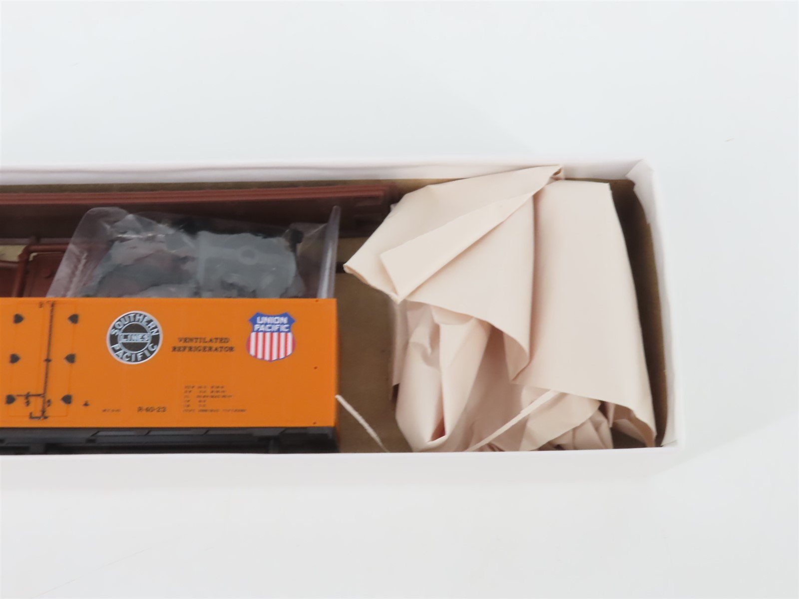 HO Scale InterMountain Kit 40501-20 PFE Pacific Fruit Express Reefer #48014