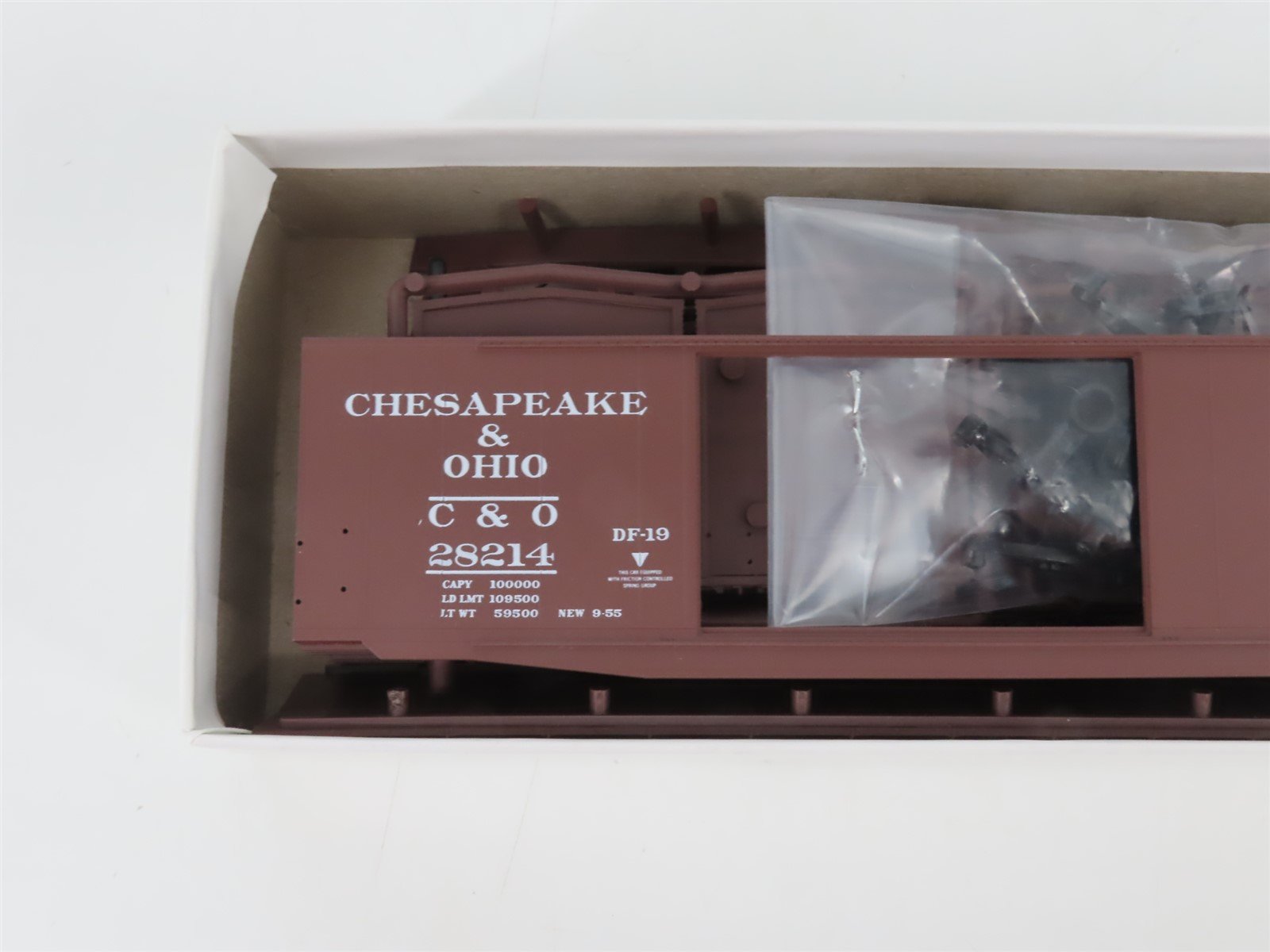 HO Scale InterMountain Kit 40606-10 C&O Chesapeake & Ohio 50' Box Car #28214