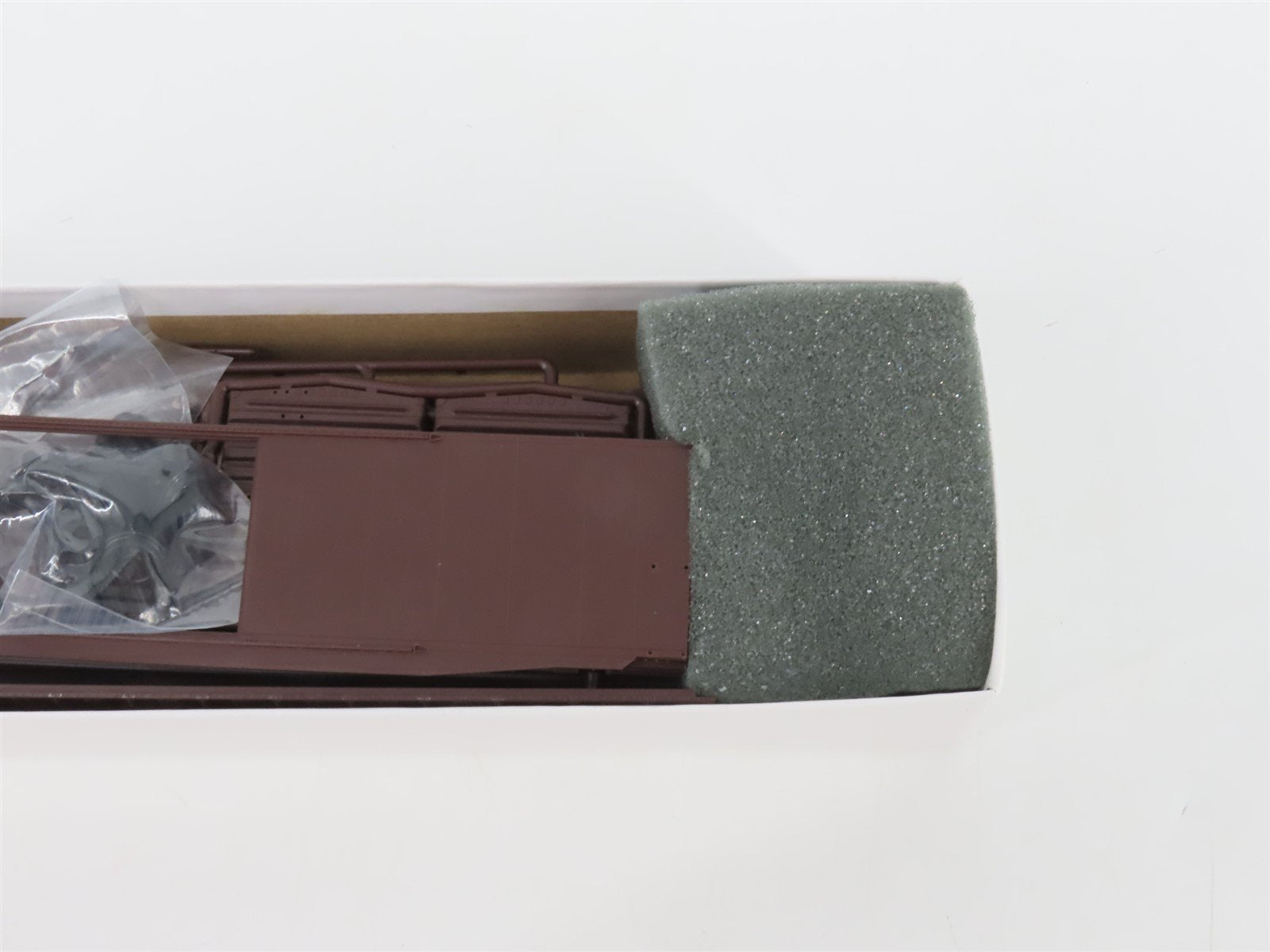 HO Scale InterMountain Kit 40698 Undecorated 50' Double Door Box Car
