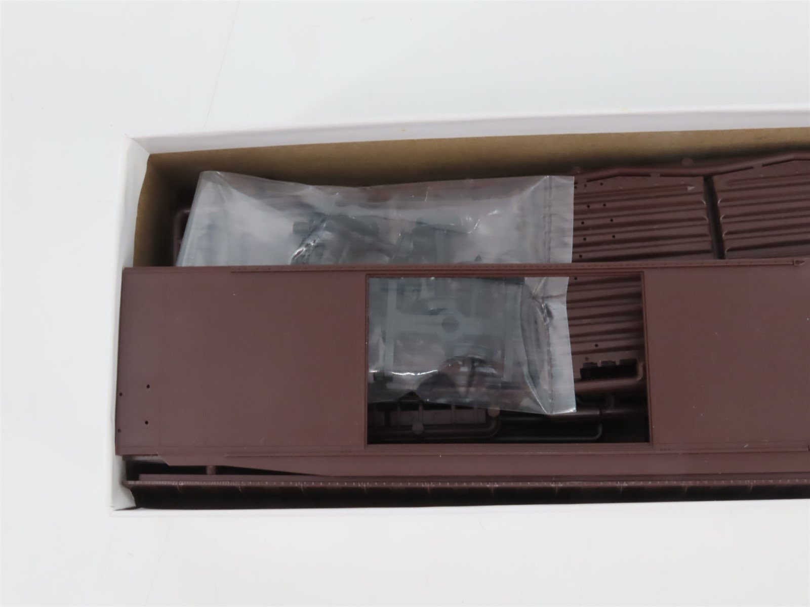 HO Scale InterMountain Kit 40698 Undecorated 40' Double Door Box Car