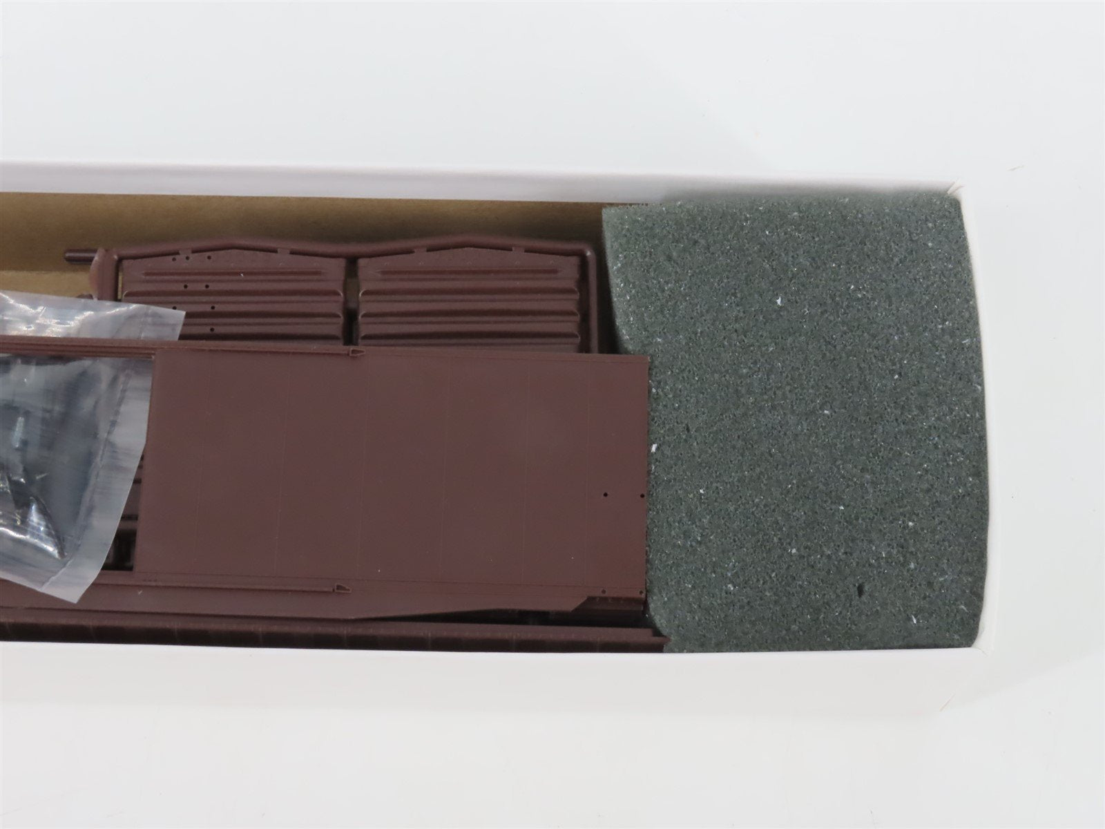 HO Scale InterMountain Kit 40698 Undecorated 50' Double Door Box Car