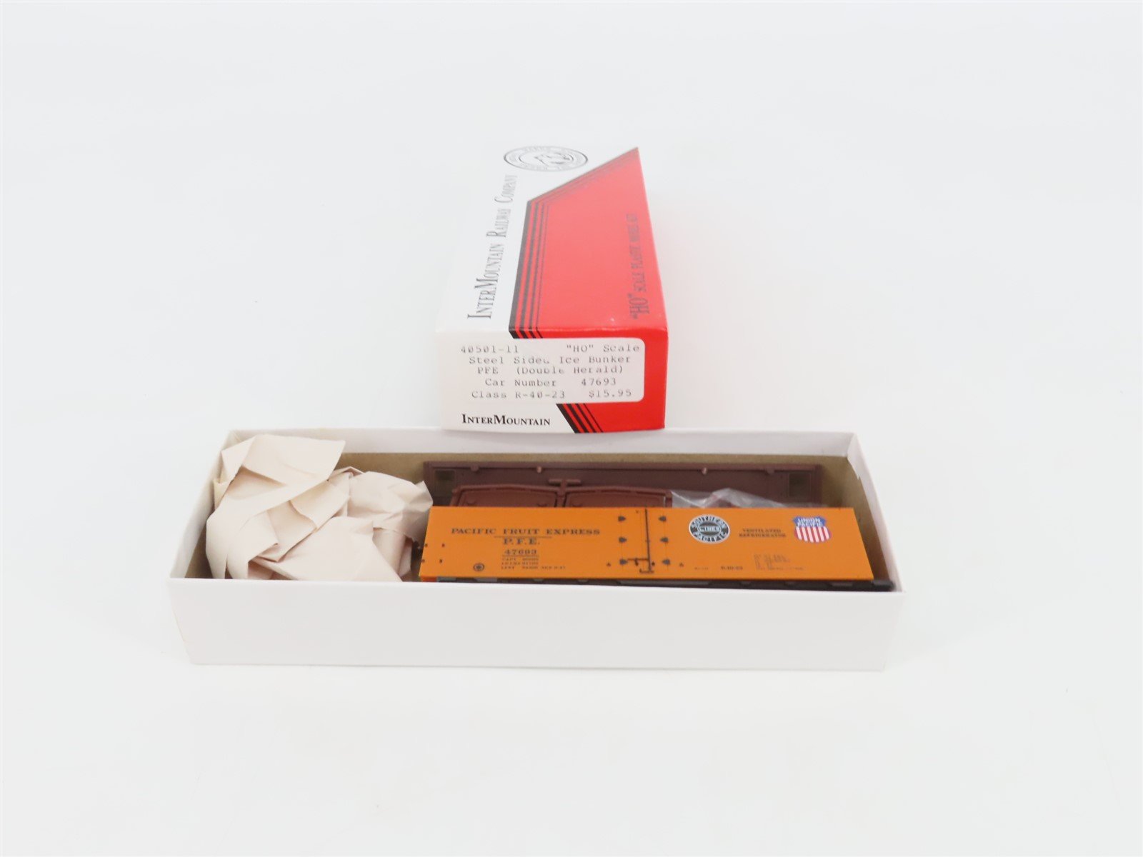HO InterMountain Kit 40501-11 SP UP PFE Pacific Fruit Express Reefer #47693