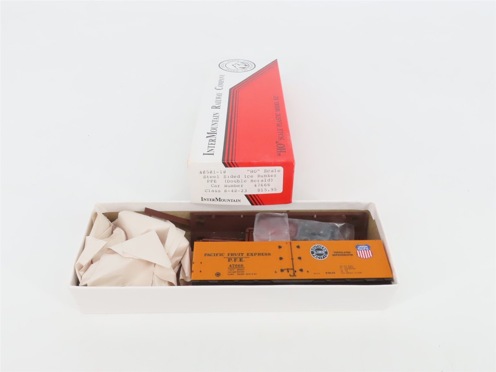 HO InterMountain Kit 40501-10 SP UP PFE Pacific Fruit Express Reefer #47666