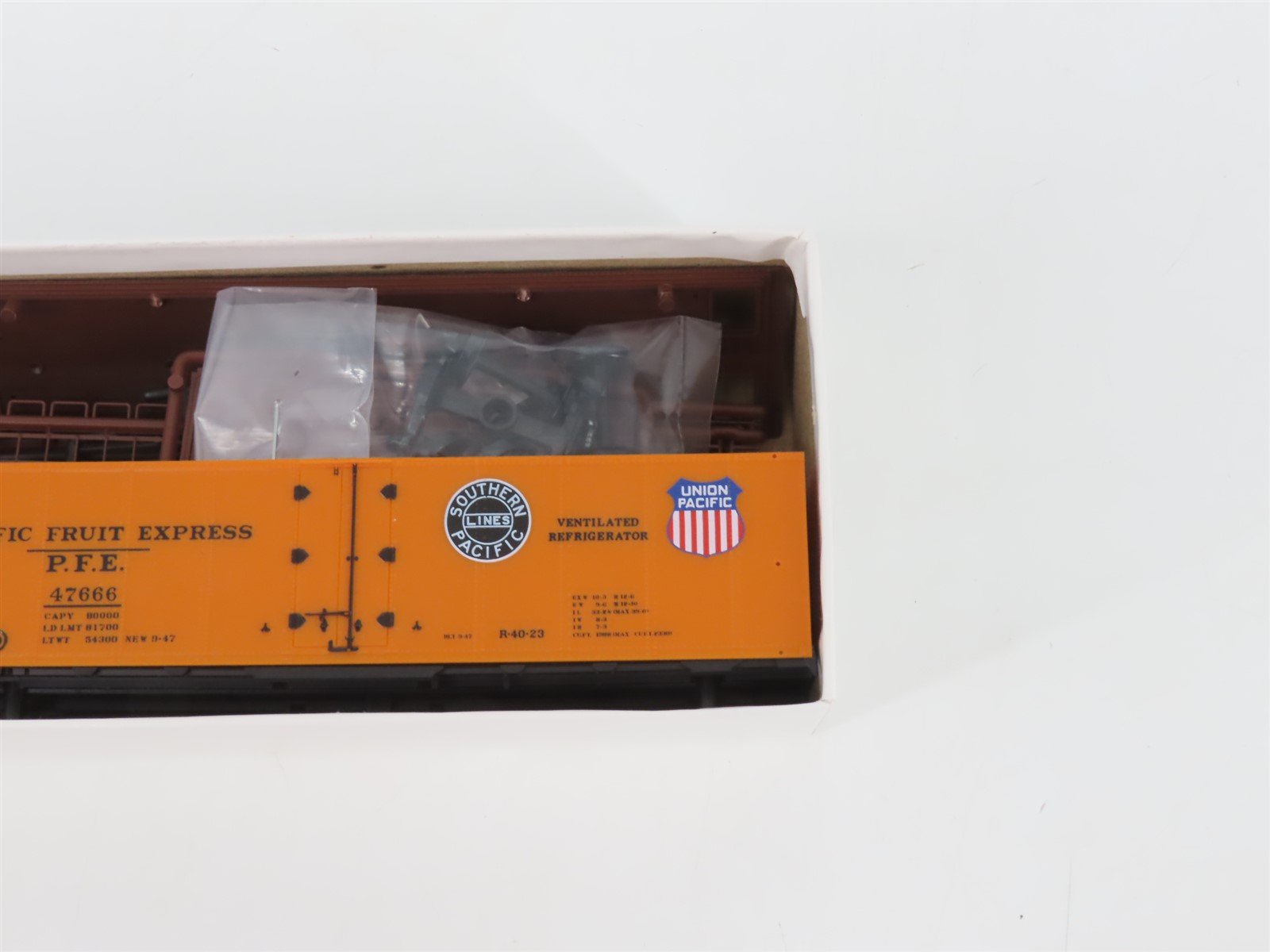 HO InterMountain Kit 40501-10 SP UP PFE Pacific Fruit Express Reefer #47666